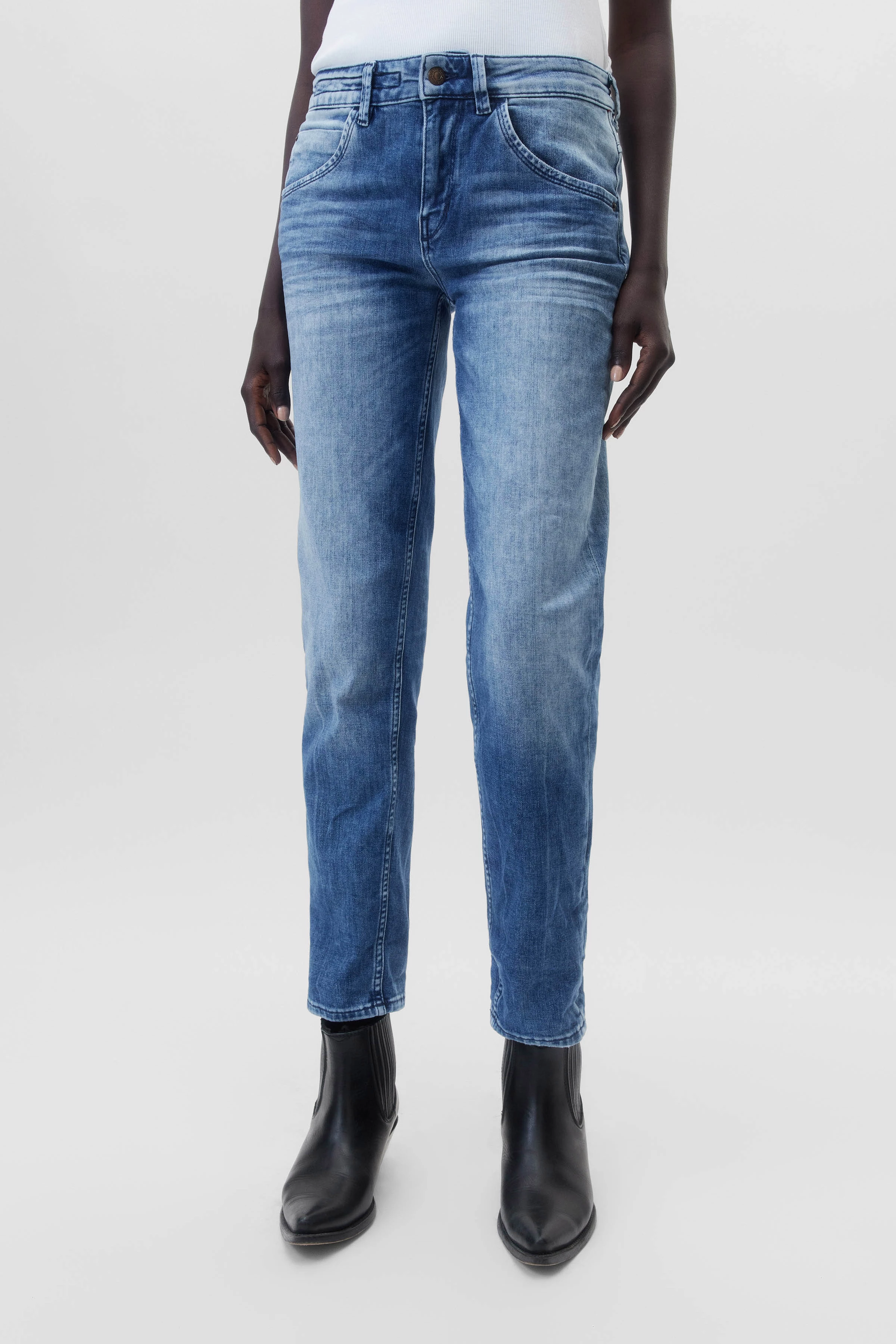 LIKE - Girlfriend Jeans in soft-touch Denim - Damen - blau - Frontansicht