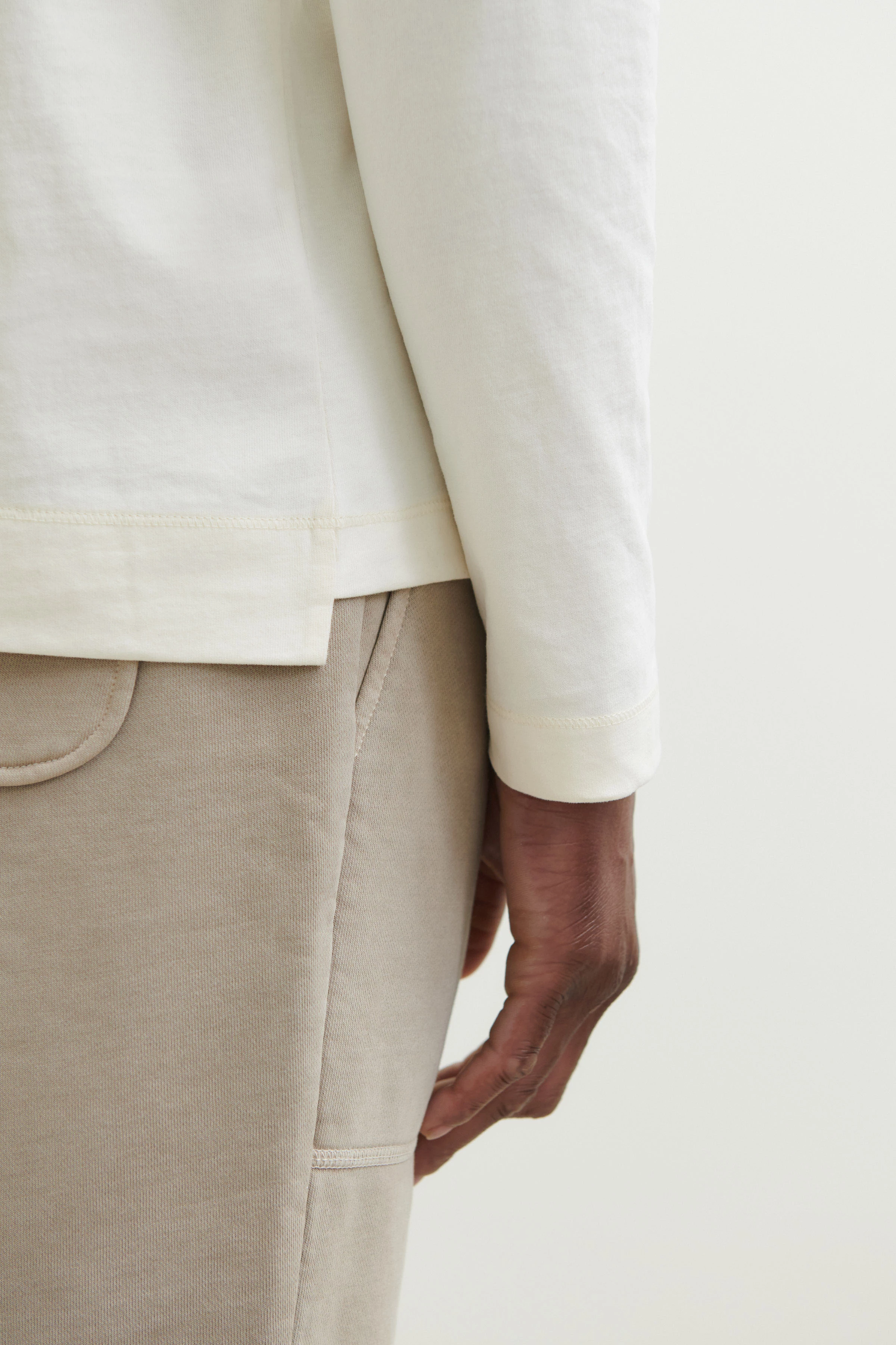 NOVAK - null - Herren - off white - Detailansicht am Model