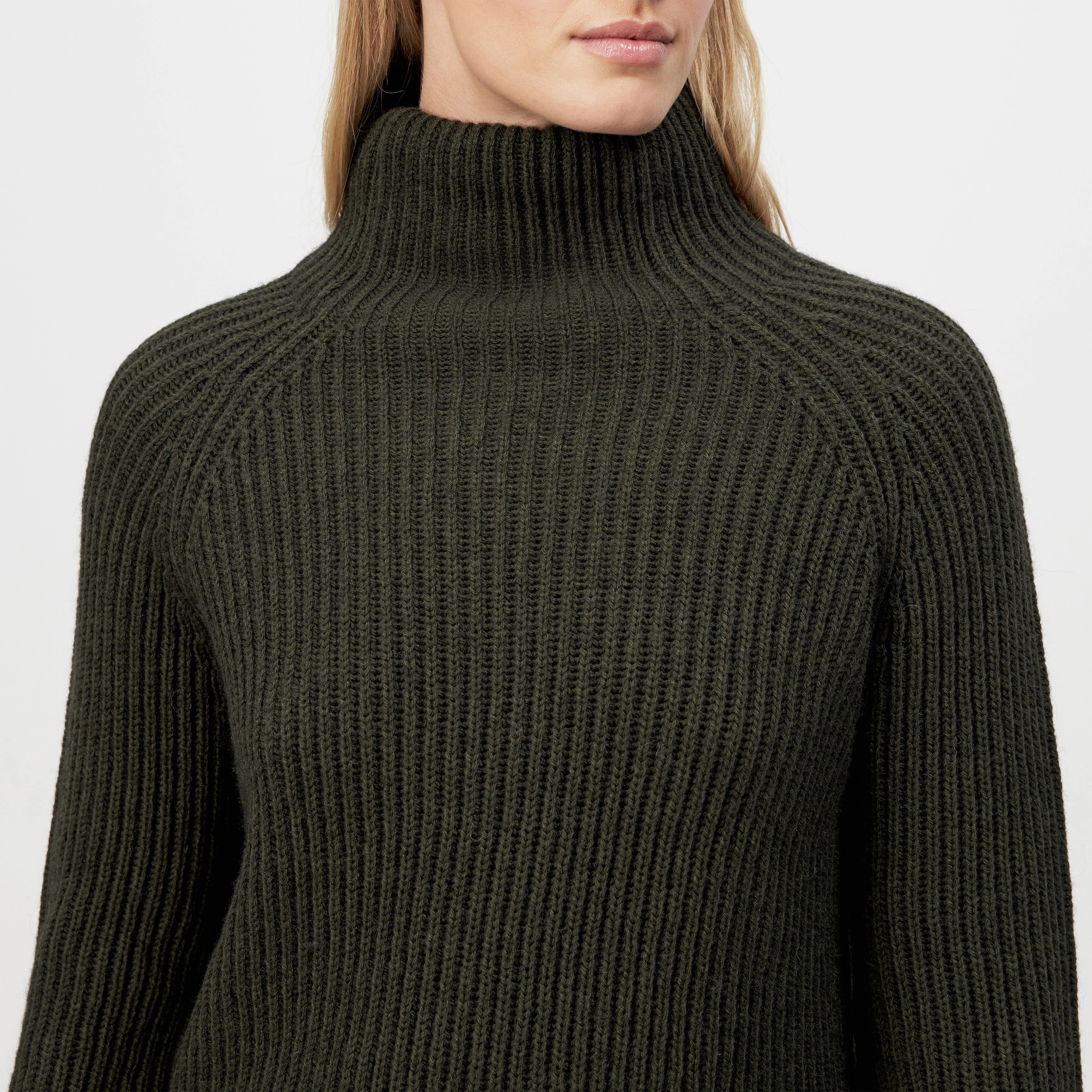 ARWEN - Pull à col roulé en laine et alpaga - women - vert - Detailansicht am Model