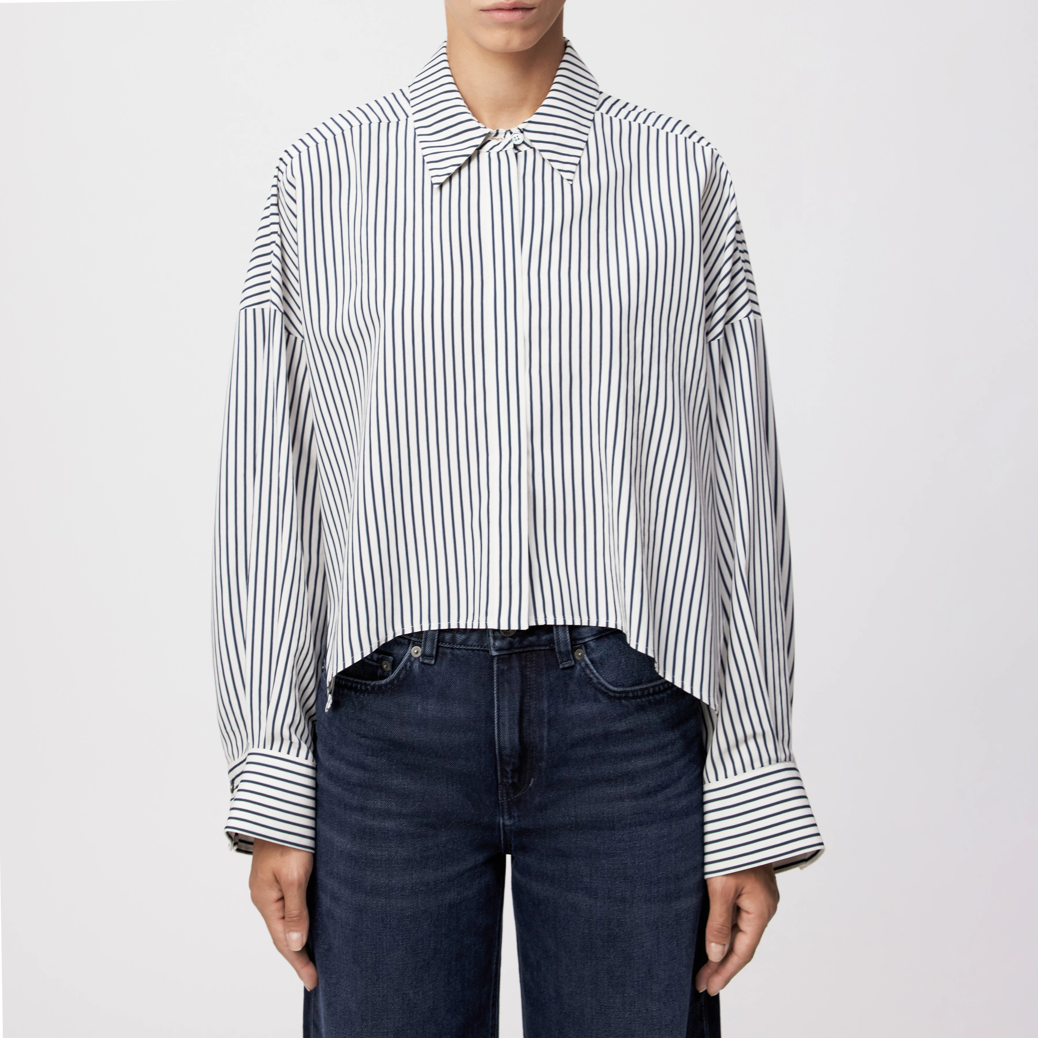 OSHIA - Oversized Hemdbluse in Viskose-Mix - Damen - blau - Frontansicht