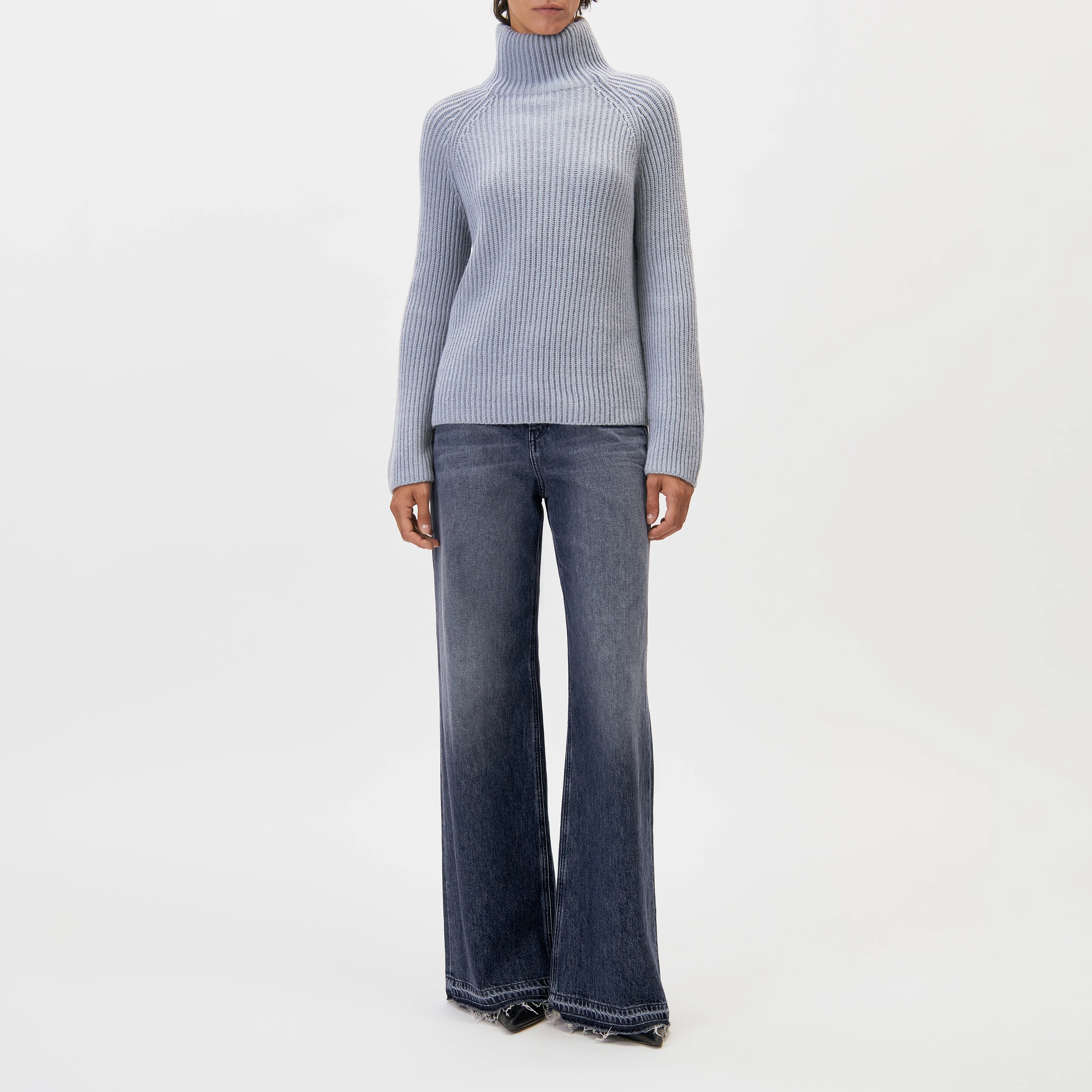 ARWEN - Rollkragenpullover in Woll-Alpakamix - Damen - blau - Ganzkörper-Frontansicht