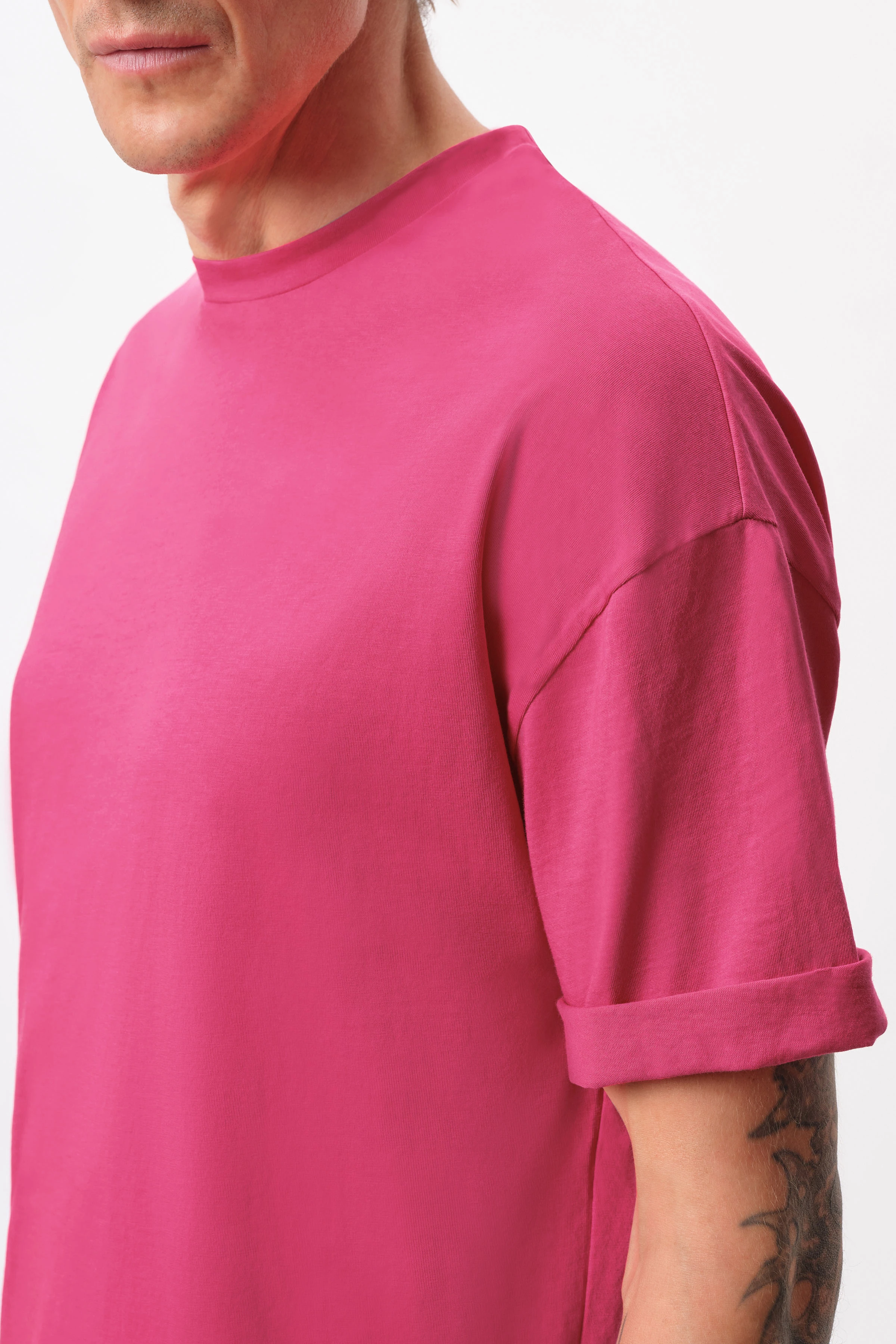 THILO - relaxed fit cotton T-Shirt - men - red - Detailansicht am Model