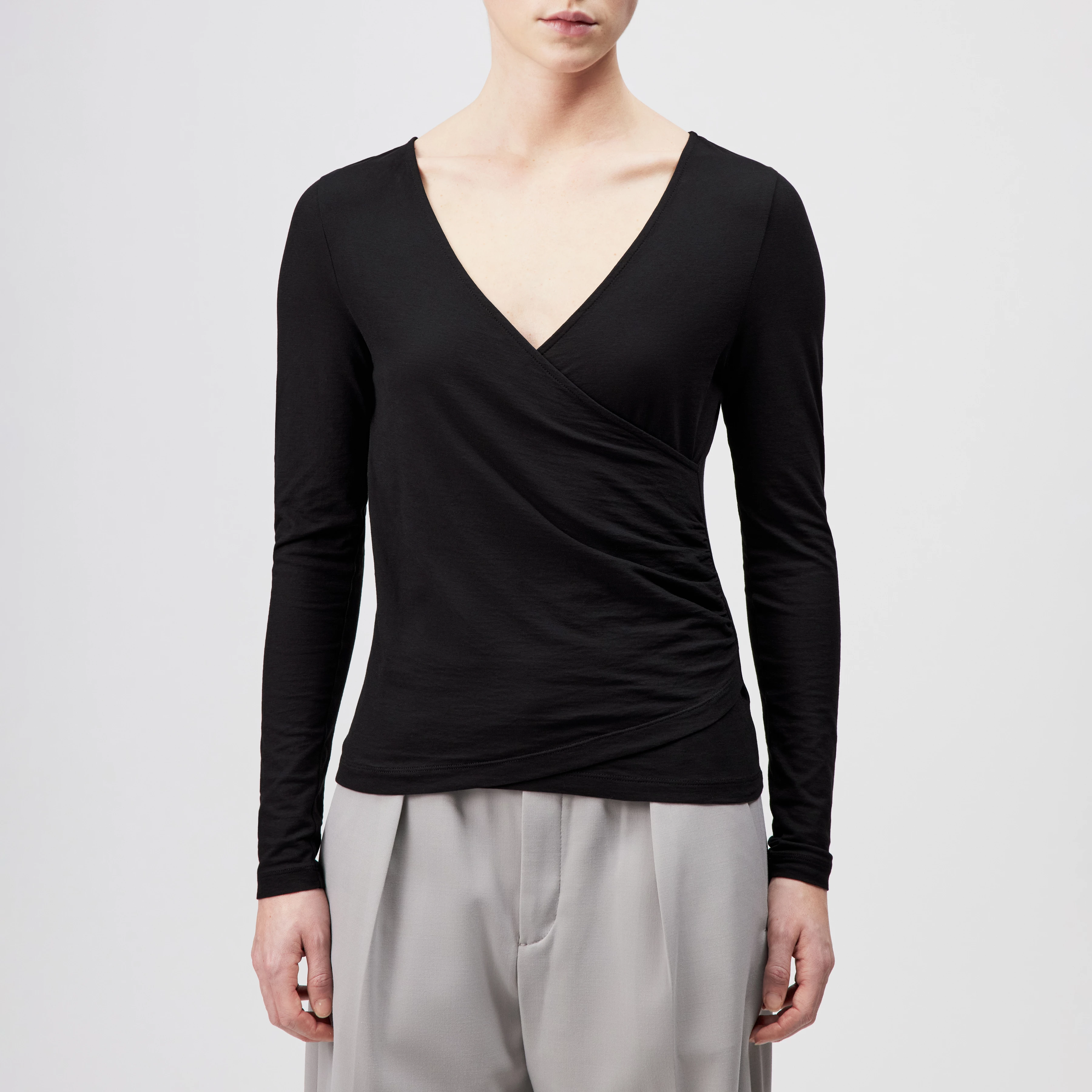 NYSSA - Slim fit wrap-style lightweight jersey longsleeve - women - black - Frontansicht