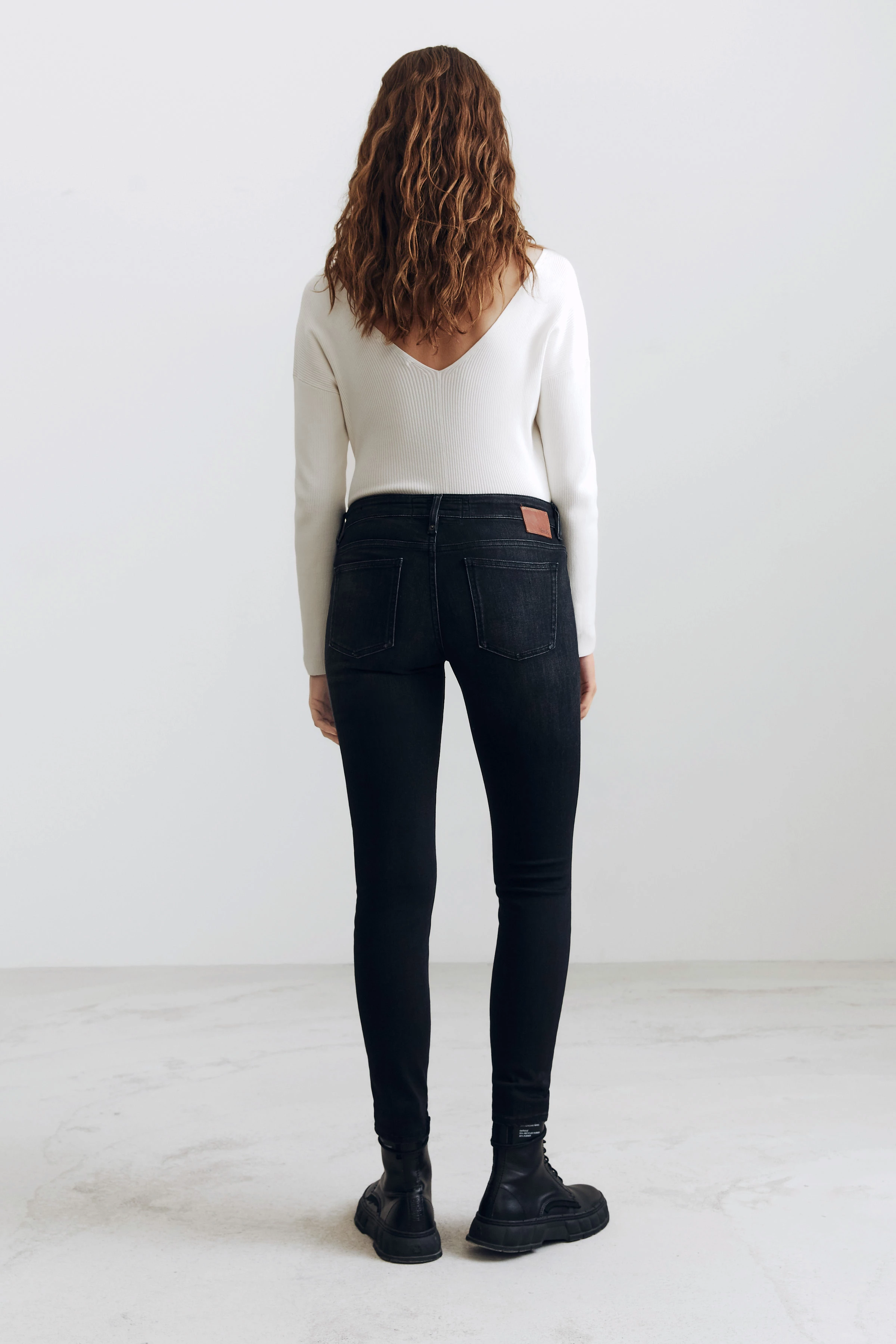 NEED - skinny jeans in black denim - women - Natural Aluminium - Rückansicht