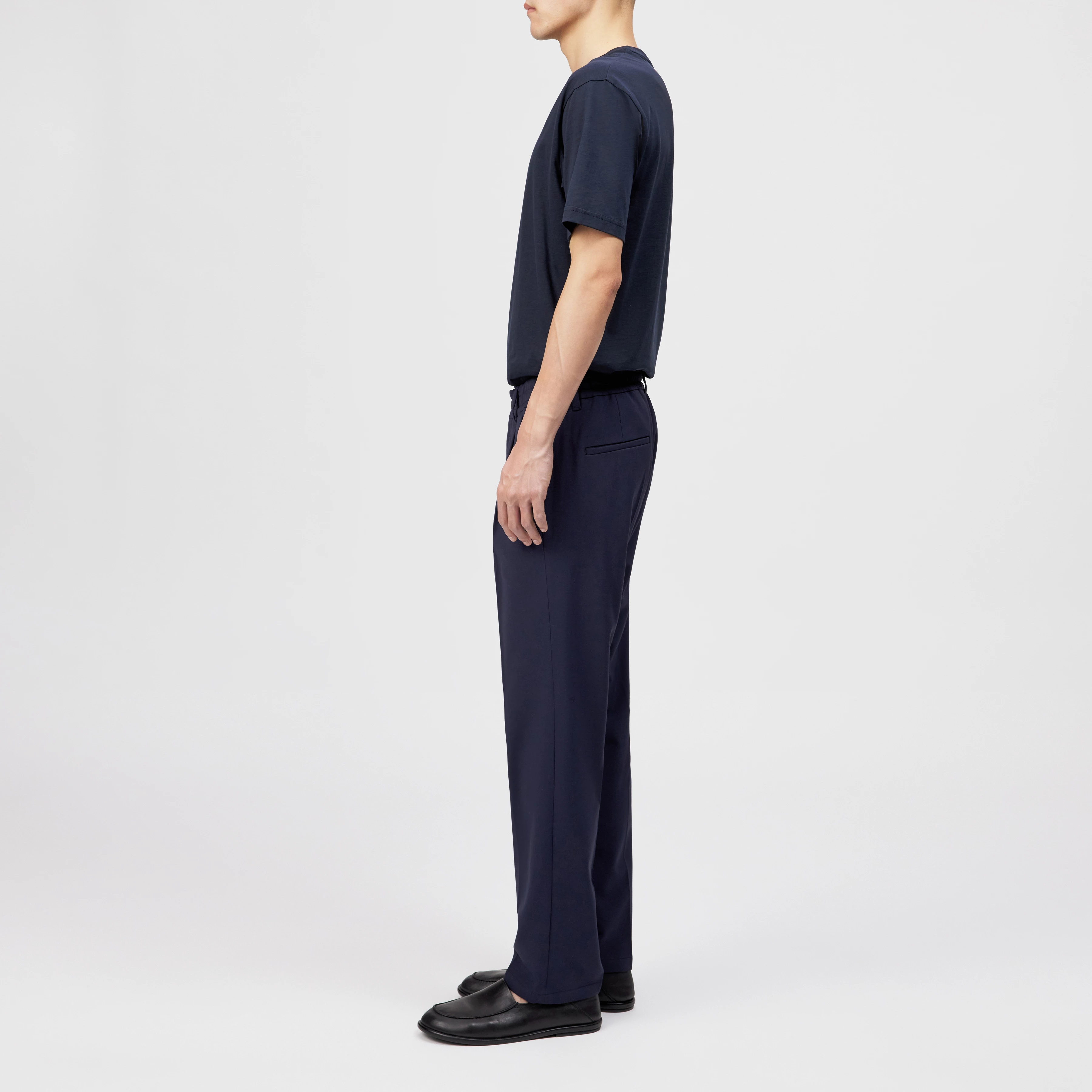 CHASY_RGLR - Pantalon décontracté à pince en gabardine - men - bleu - Seitenansicht