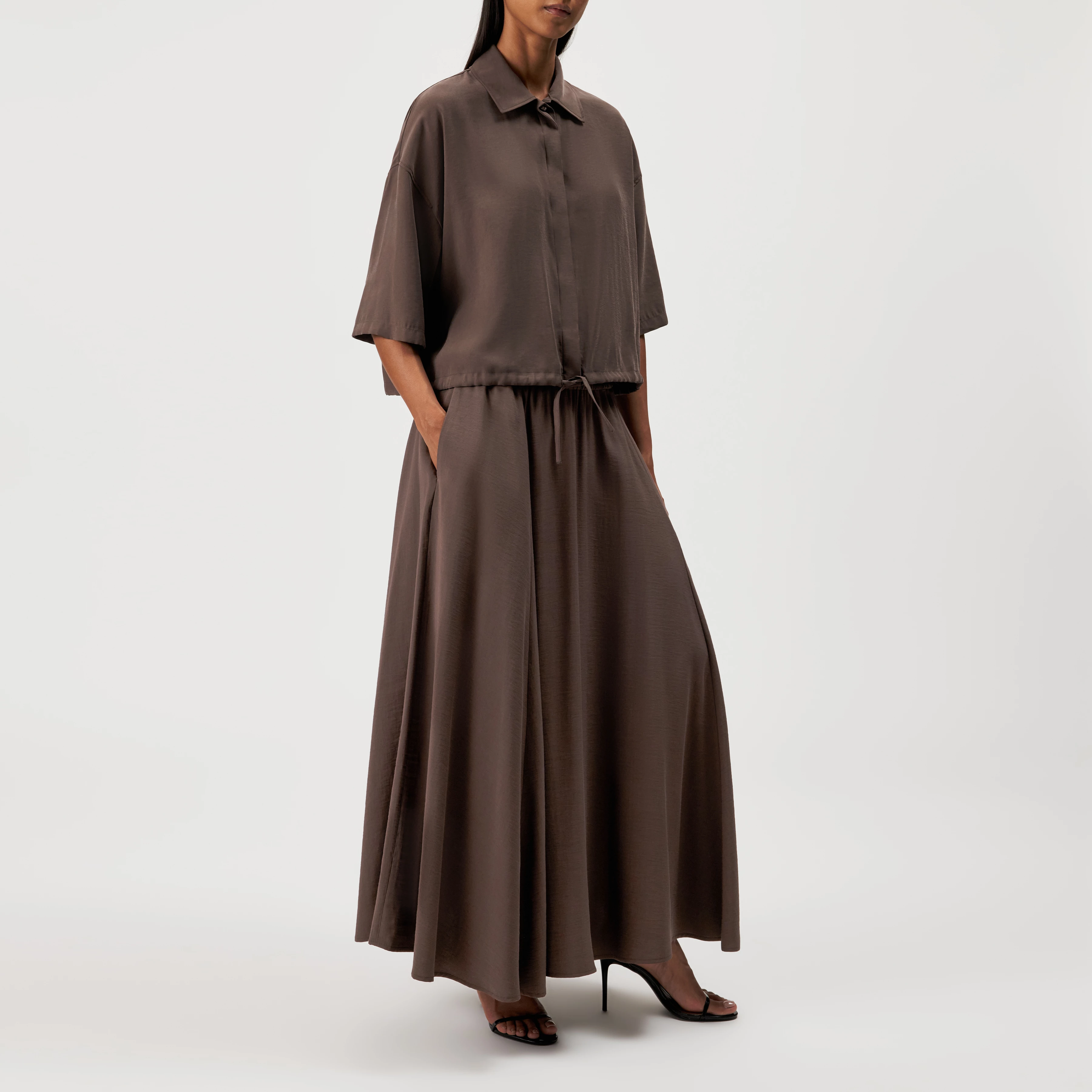 LAINAY - Cropped shirt blouse in fluid twill - women - brown - Seitenansicht
