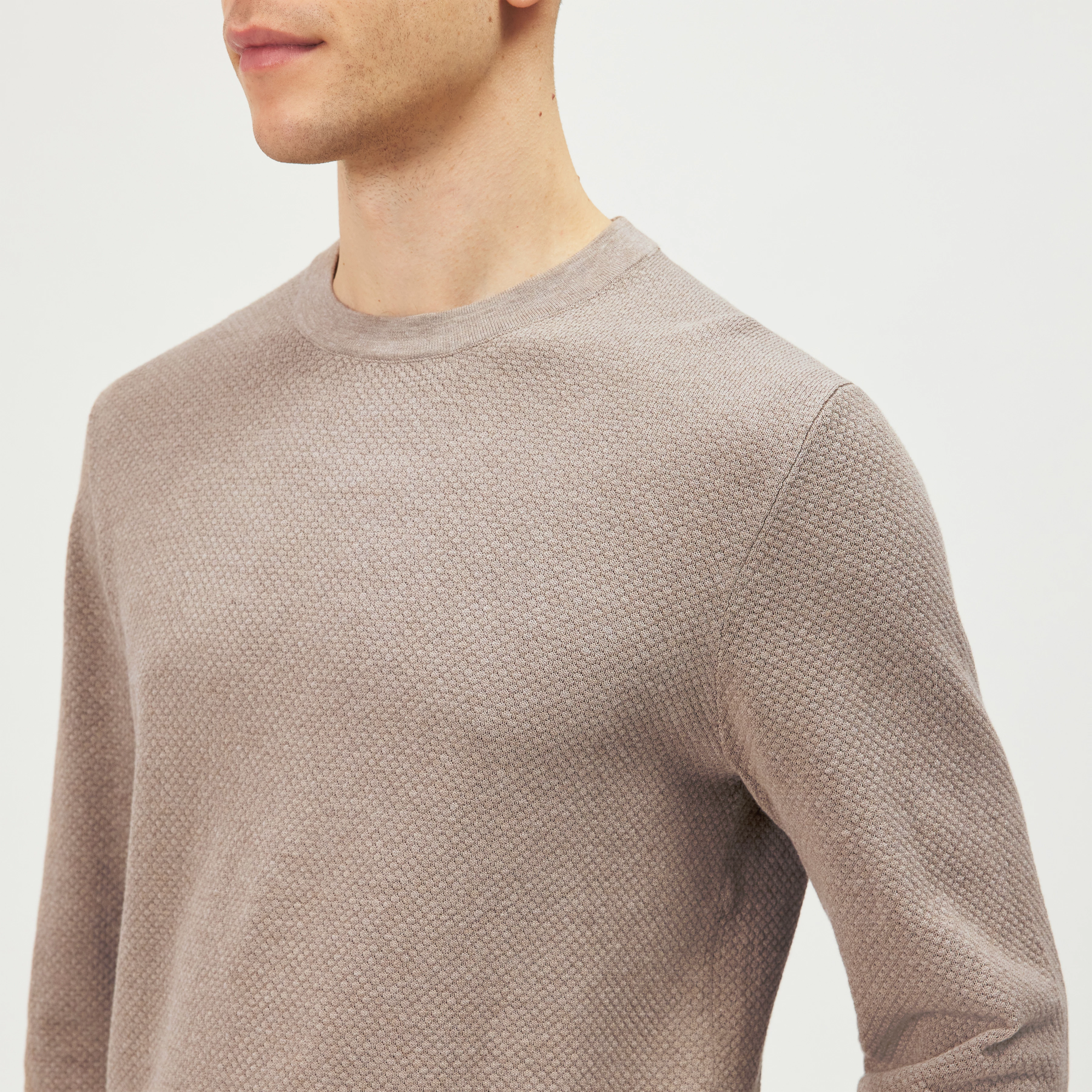 IRMINO - Longsleeve in cotton ajour - men - brown - Detailansicht am Model