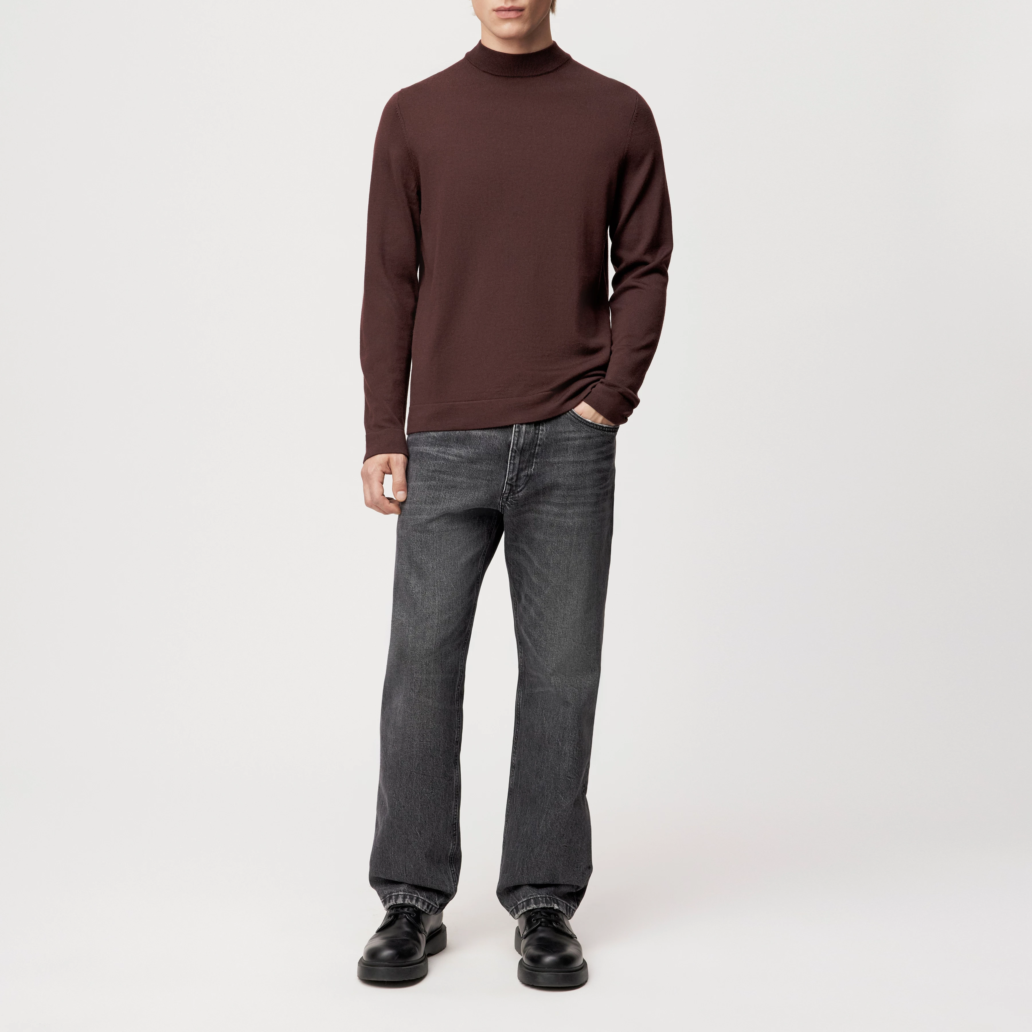 ARWON - Fitted Rollkragenpullover in 100% Merinowolle - Herren - rot - Ganzkörper-Frontansicht