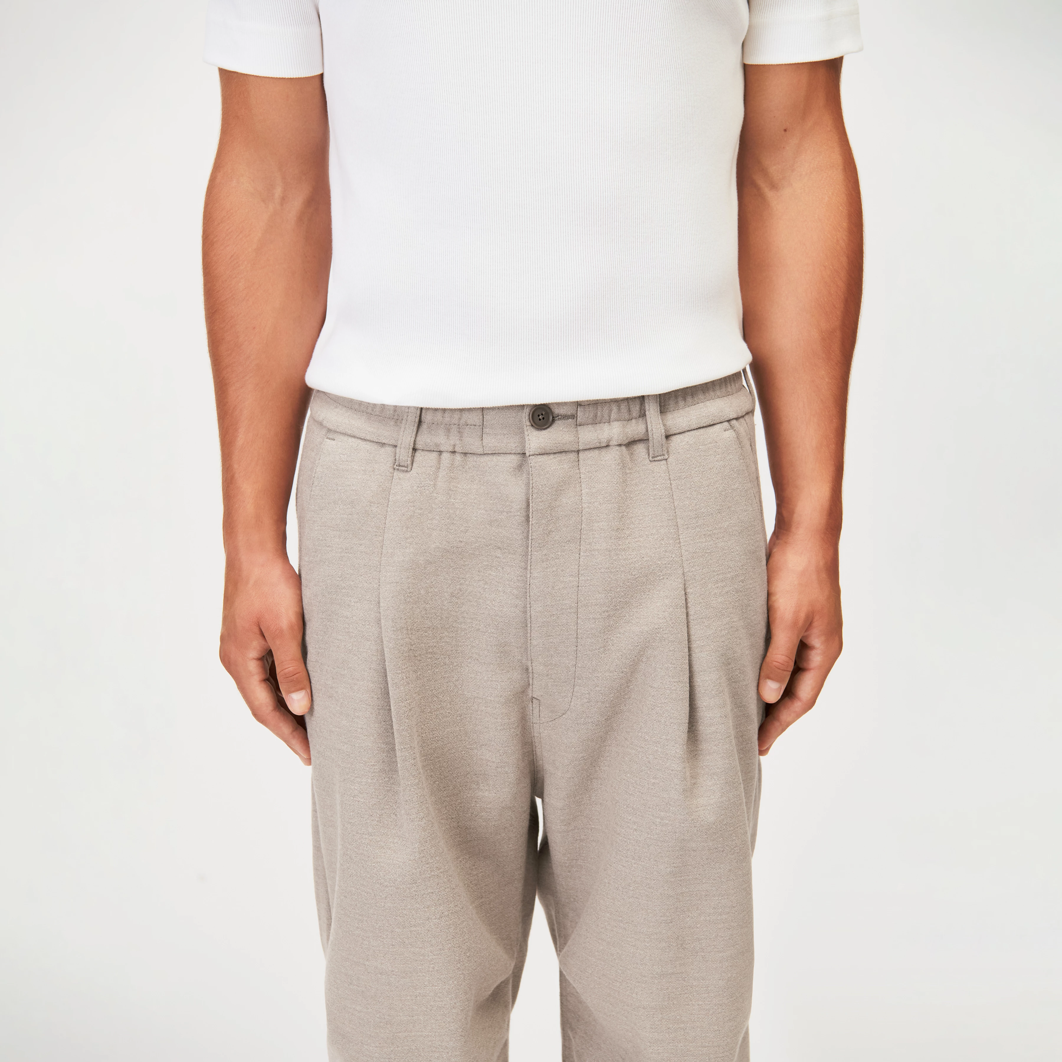 LIROG_C - Utility Pants in Flanell - Herren - braun - Detailansicht am Model