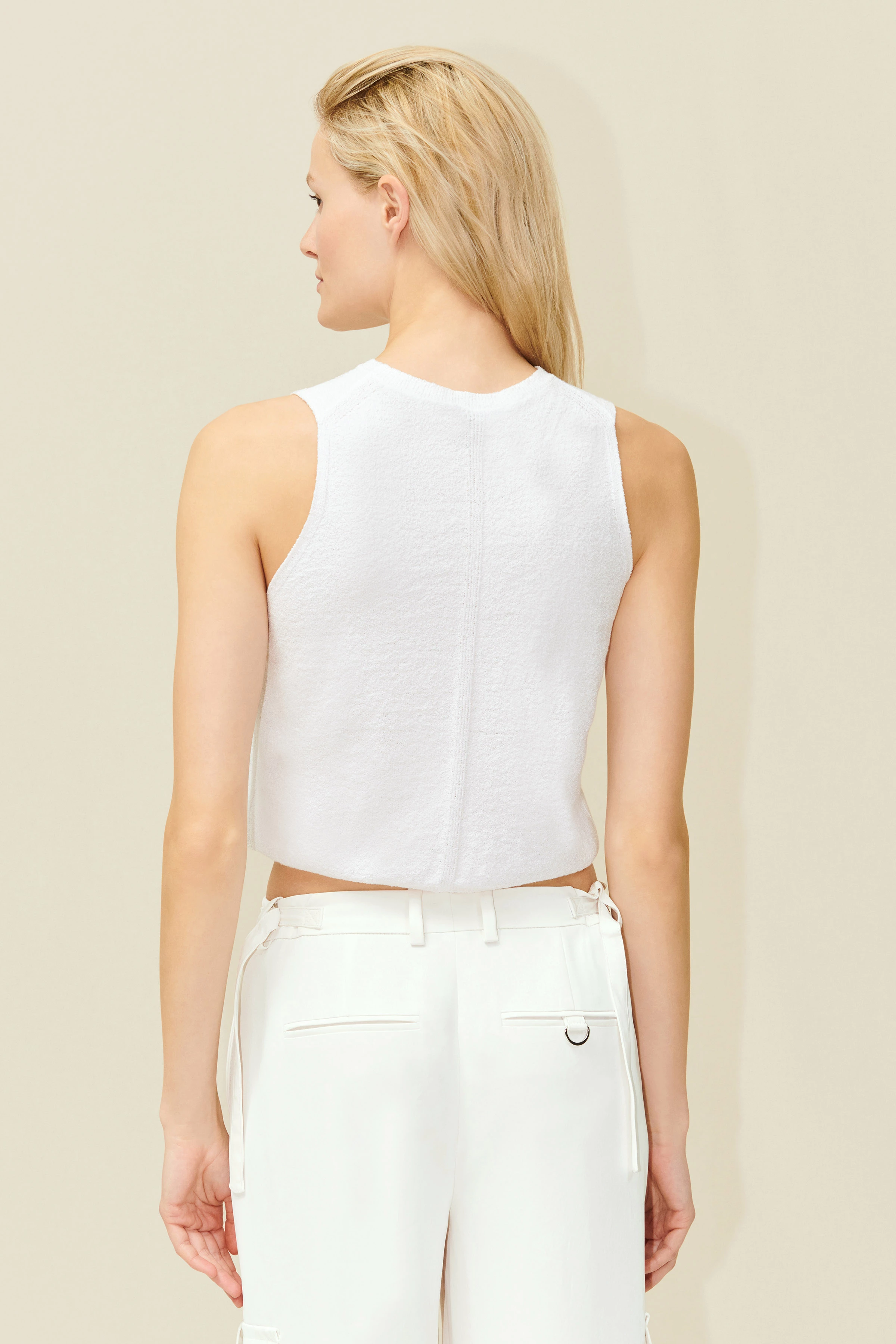 NOARA - Mouwloze gebreide top in fijn katoenen friségaren - dames - wit - Rückansicht