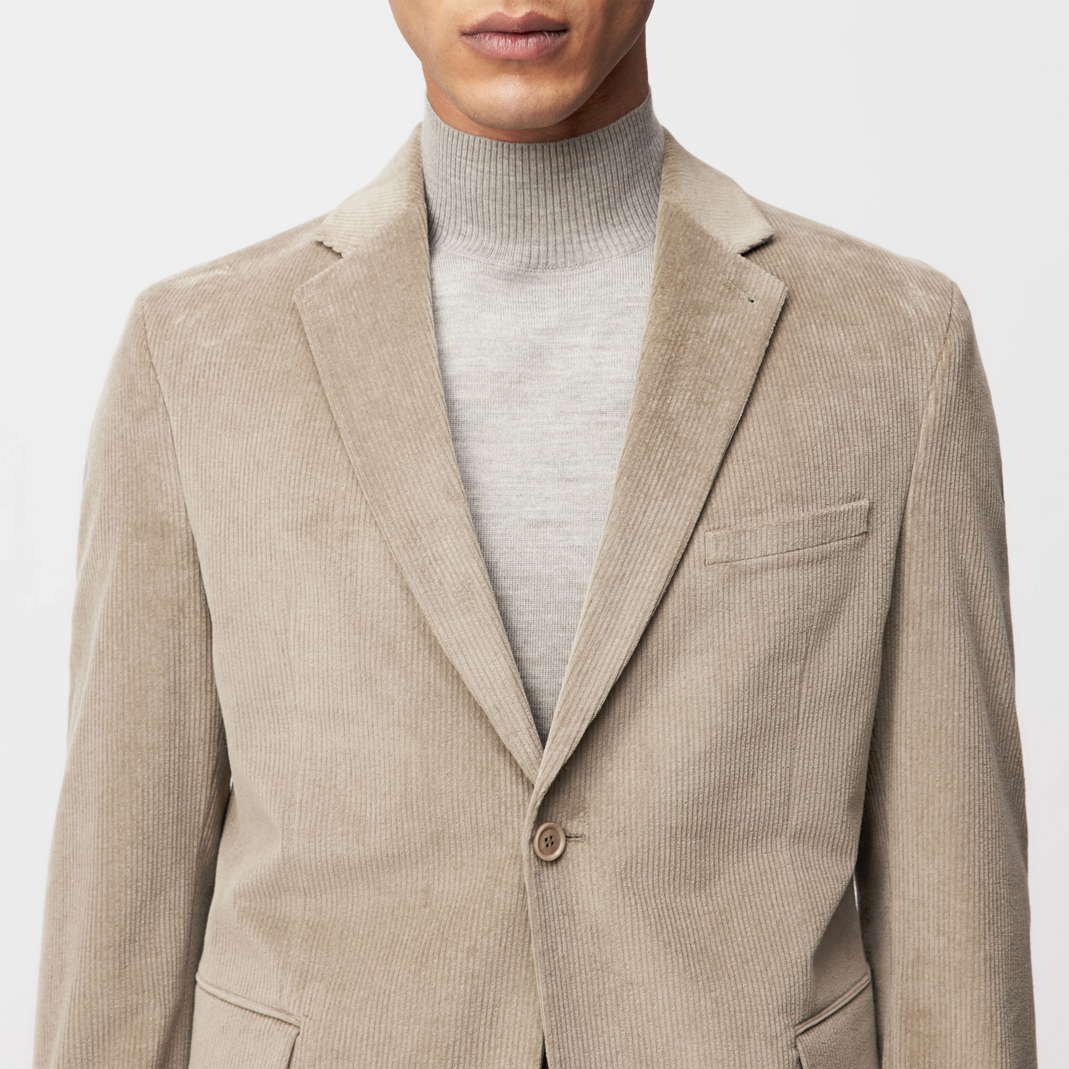 YAMES - Einreihiges Sakko in Baumwoll-Cord - Herren - braun - Detailansicht am Model