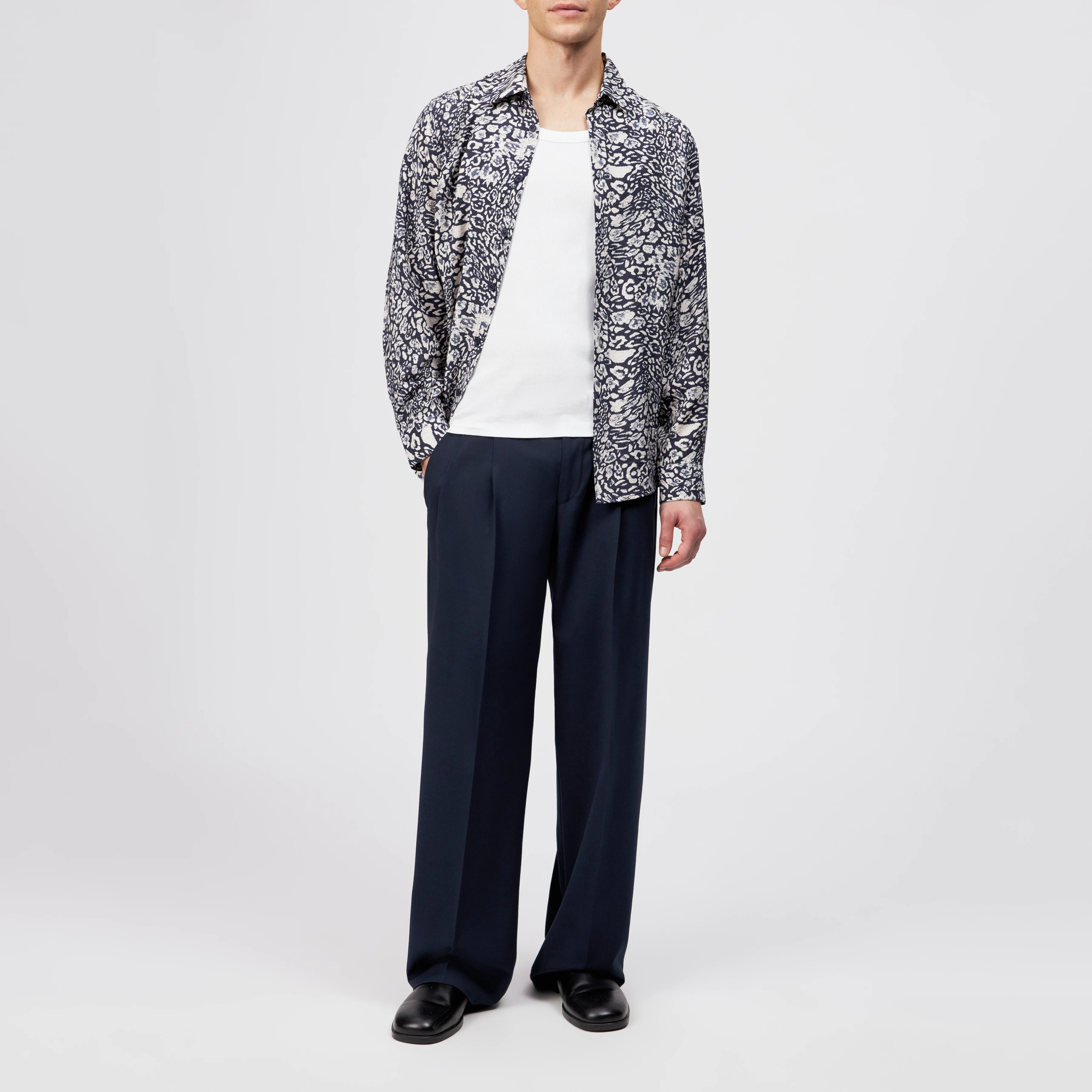 RAMIS - Regular fit leopard print twill shirt - men - blue - Ganzkörper-Frontansicht