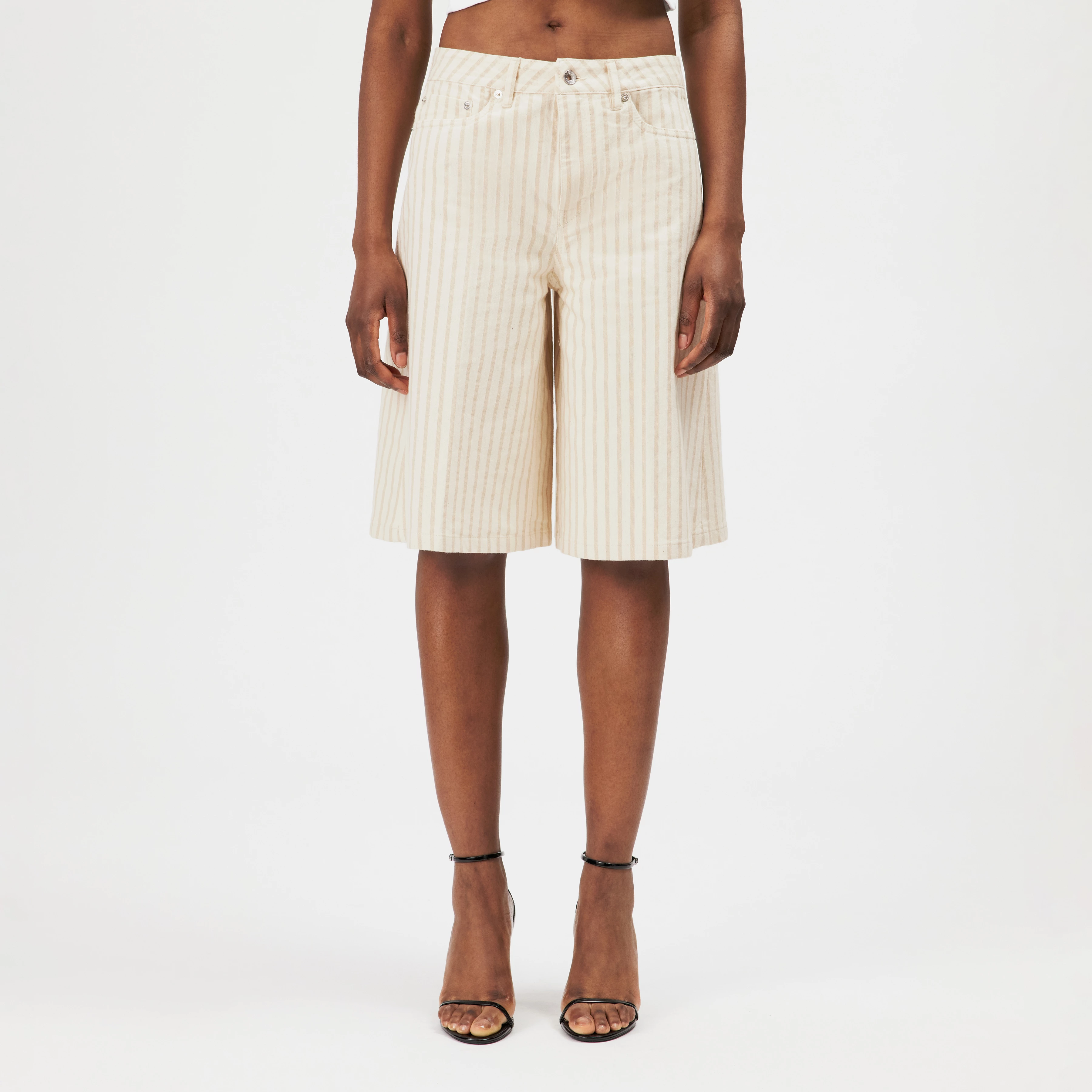 NONE - Short en sergé rayé - women - beige - Frontansicht