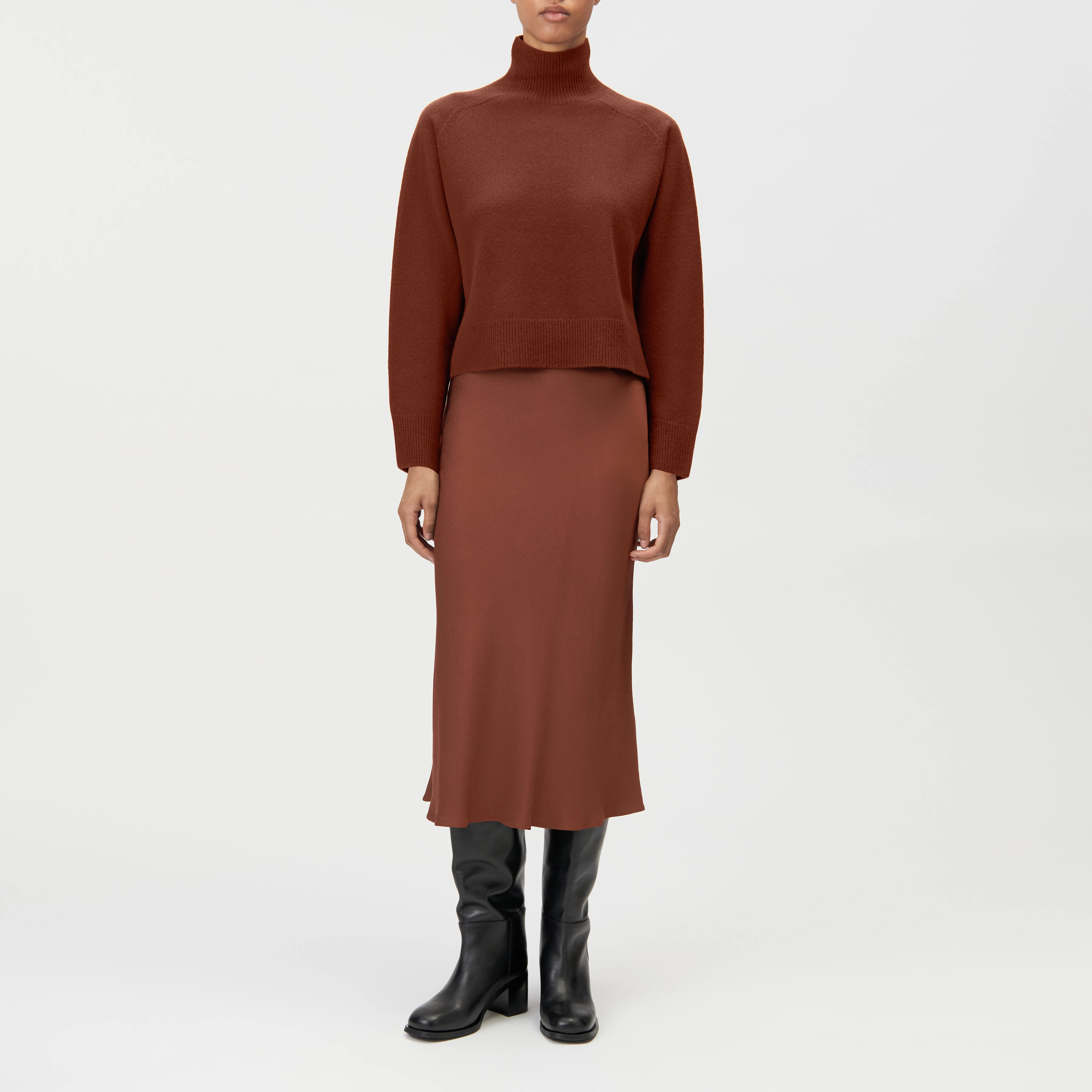 URA - Jupe-culotte midi en satin - women - marron - Ganzkörper-Frontansicht