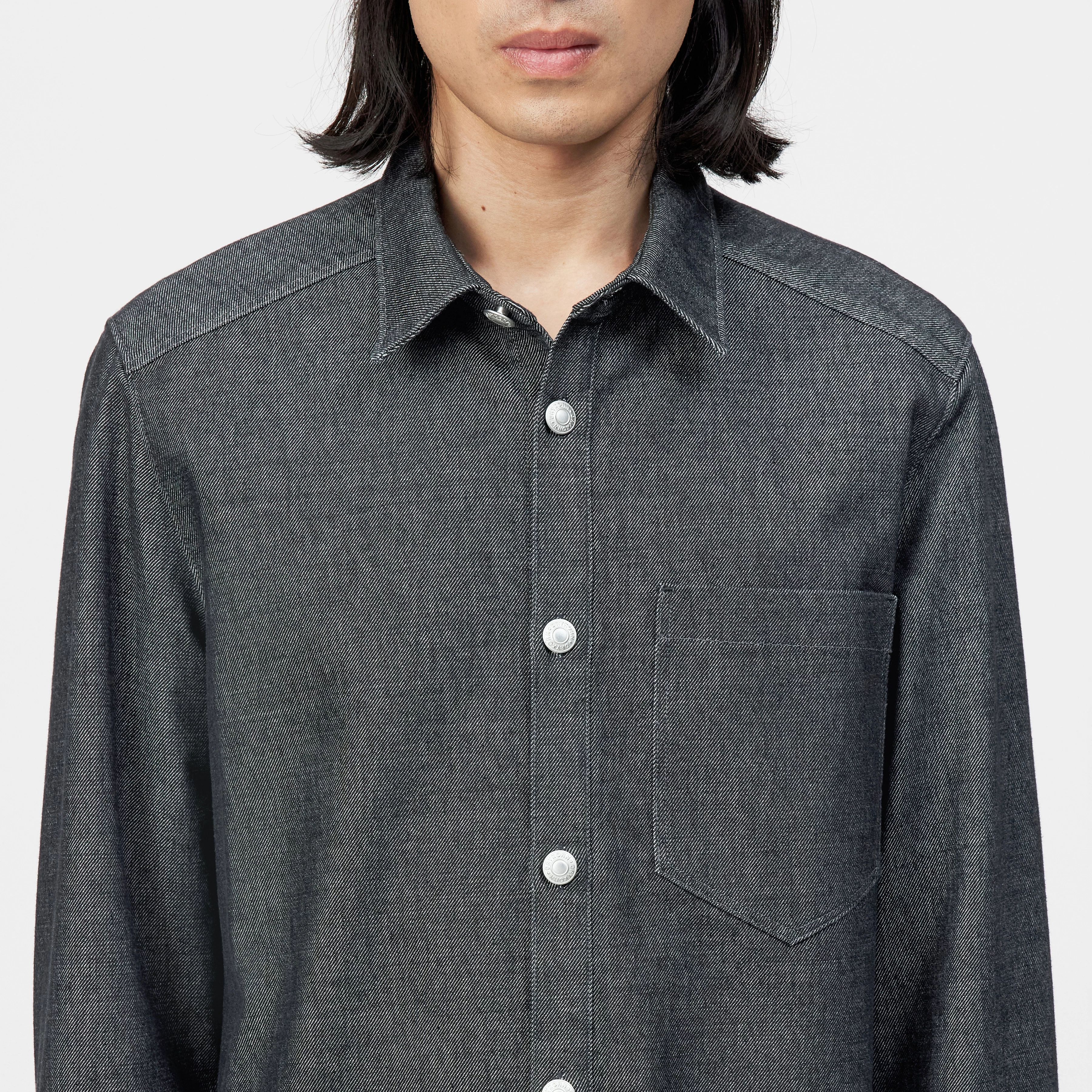 DIEGGO - Overshirt mit Brusttasche in Raw-Denim-Look - Herren - blau - Detailansicht am Model