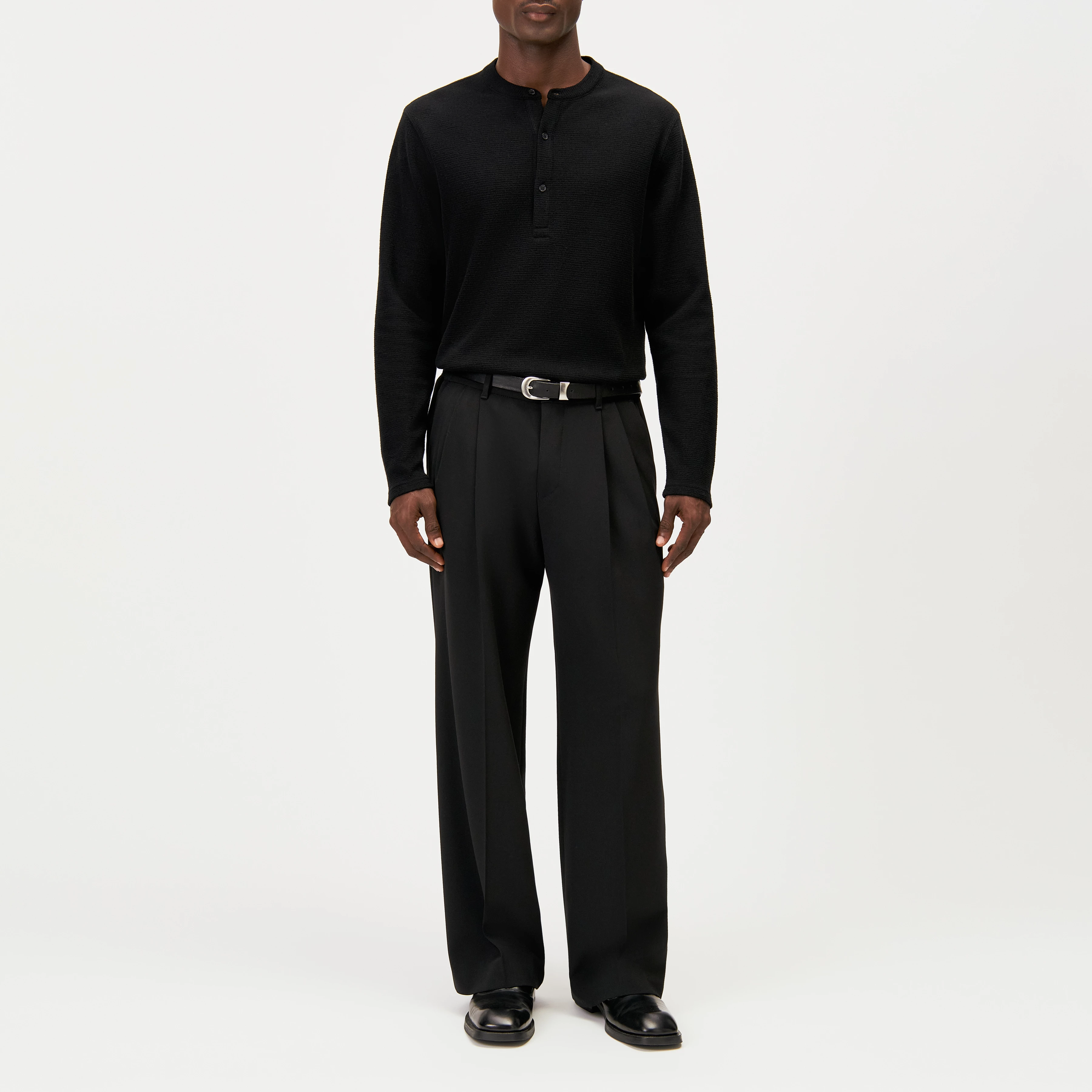 LEEK_WIDE - Relaxed fit pleated trousers in gabardine - men - black - Ganzkörper-Frontansicht