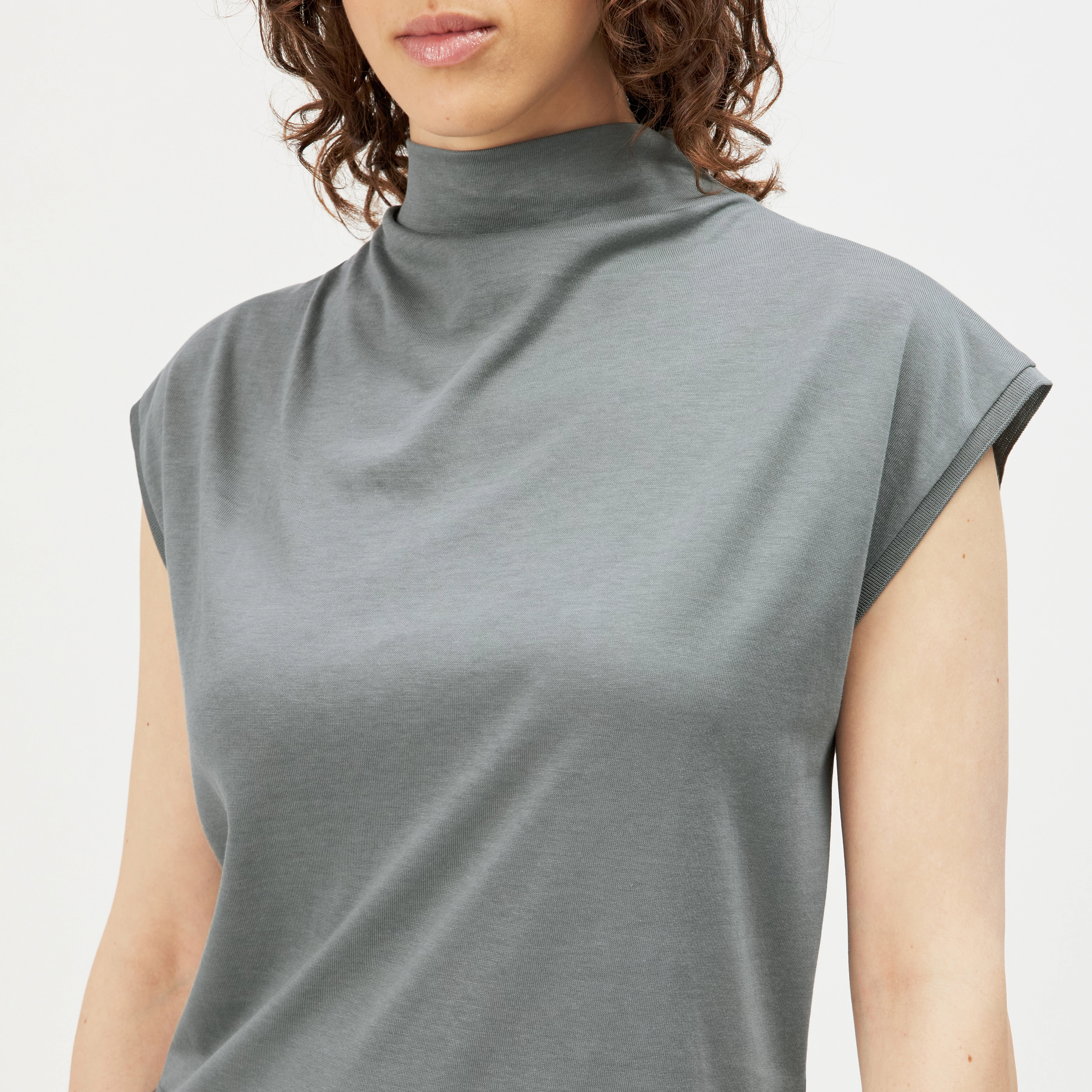 SOLEMNO - T-shirt col cascade en mélange de lyocell. - women - vert - Detailansicht am Model