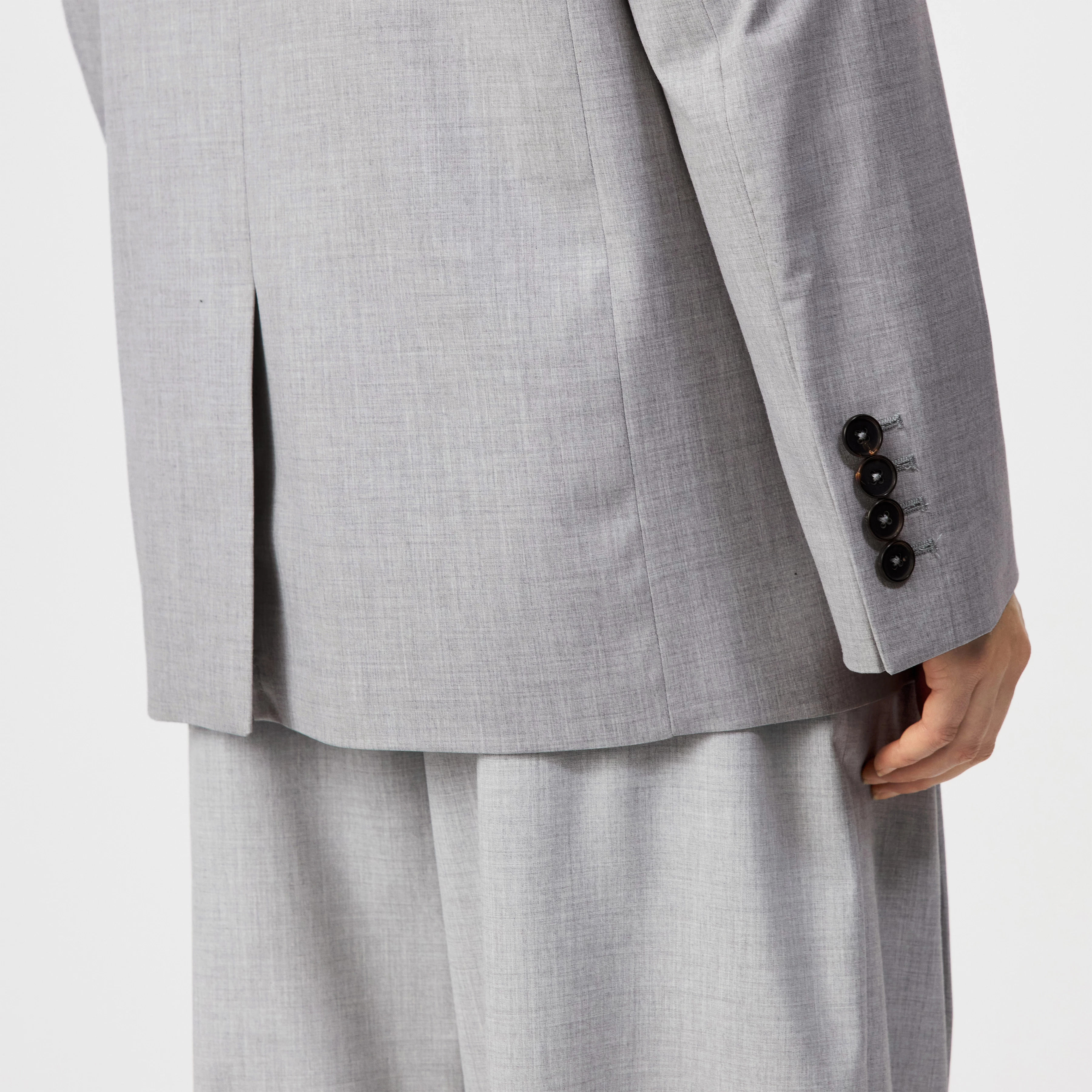 MOWTIE - Casual single-breasted blazer with mélange yarn - women - grey - Detailansicht am Model