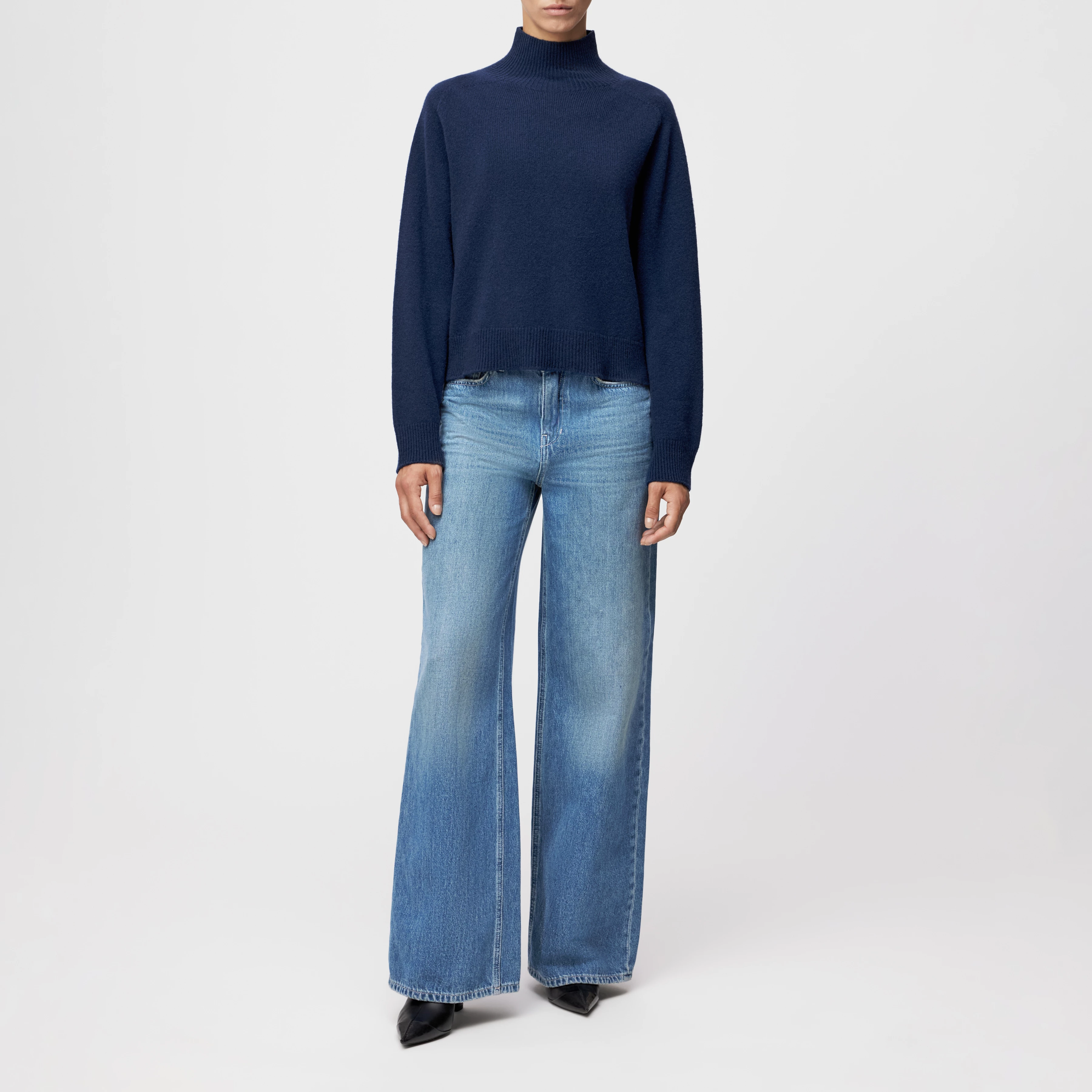 LYZIMA - Turtleneck jumper in virgin wool - women - blue - Ganzkörper-Frontansicht