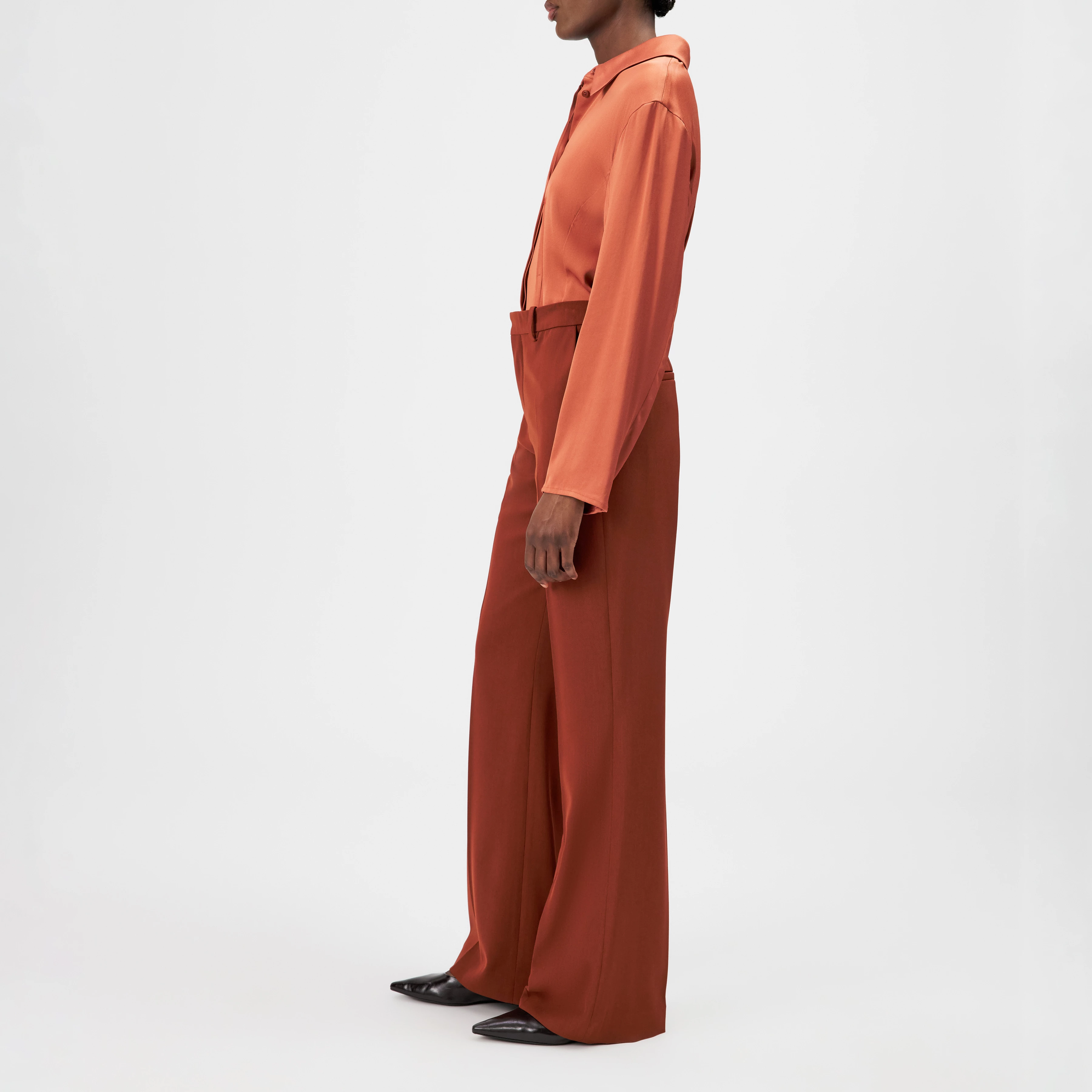 ARGUE - Techno-twill flared trousers - women - red - Seitenansicht