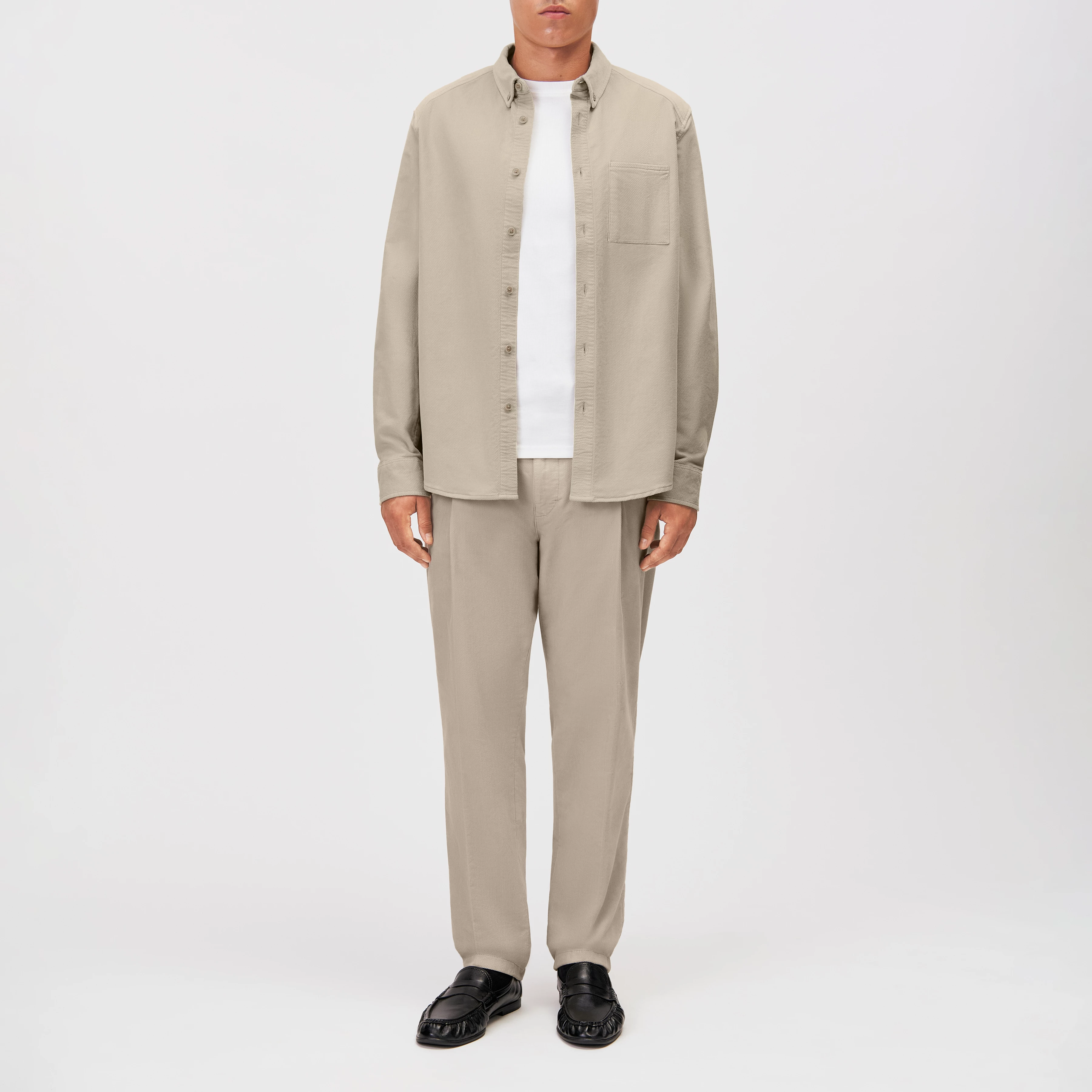 LIET_3 - Button-Down Hemd in Samt-Optik - Herren - beige - Ganzkörper-Frontansicht