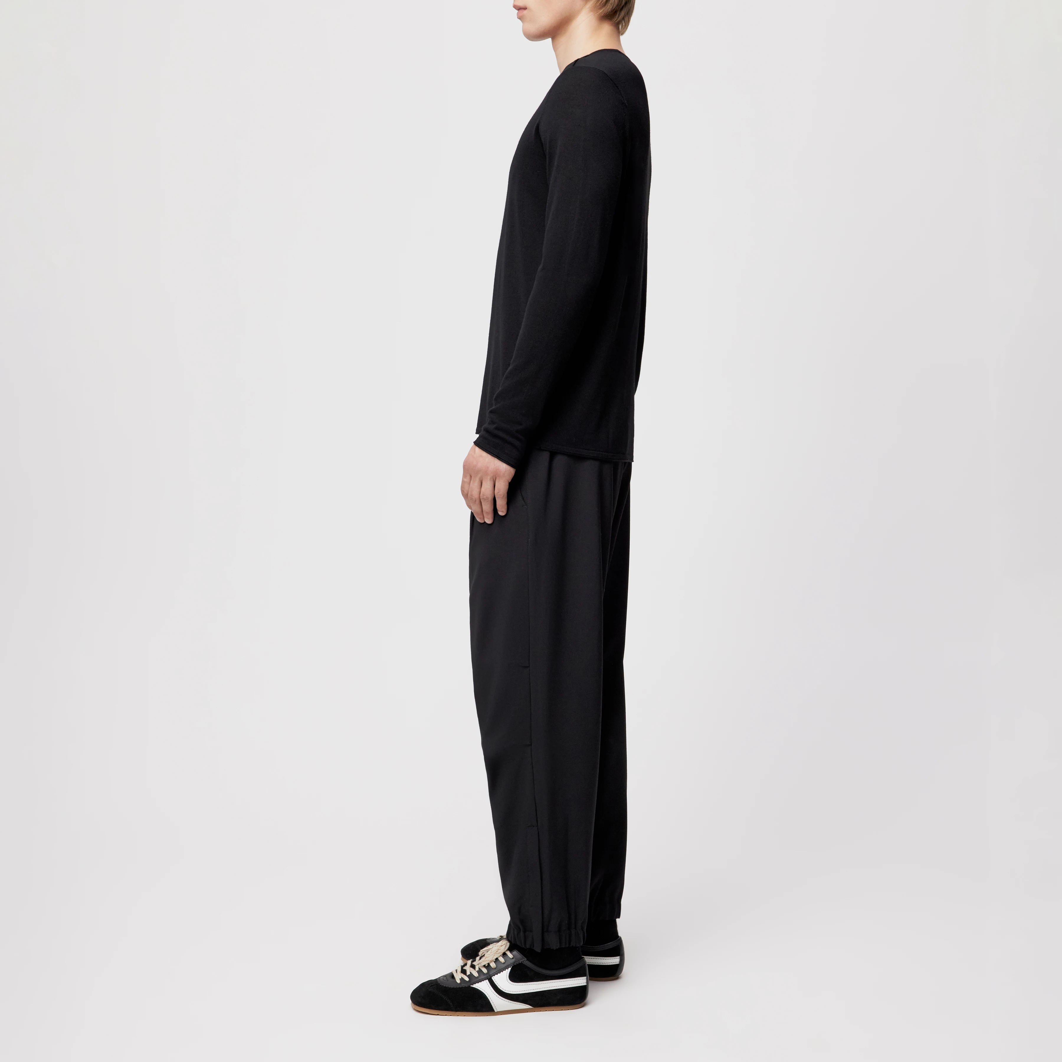 RIKONO - Strickpullover in feiner Merinowolle - Herren - schwarz - Seitenansicht