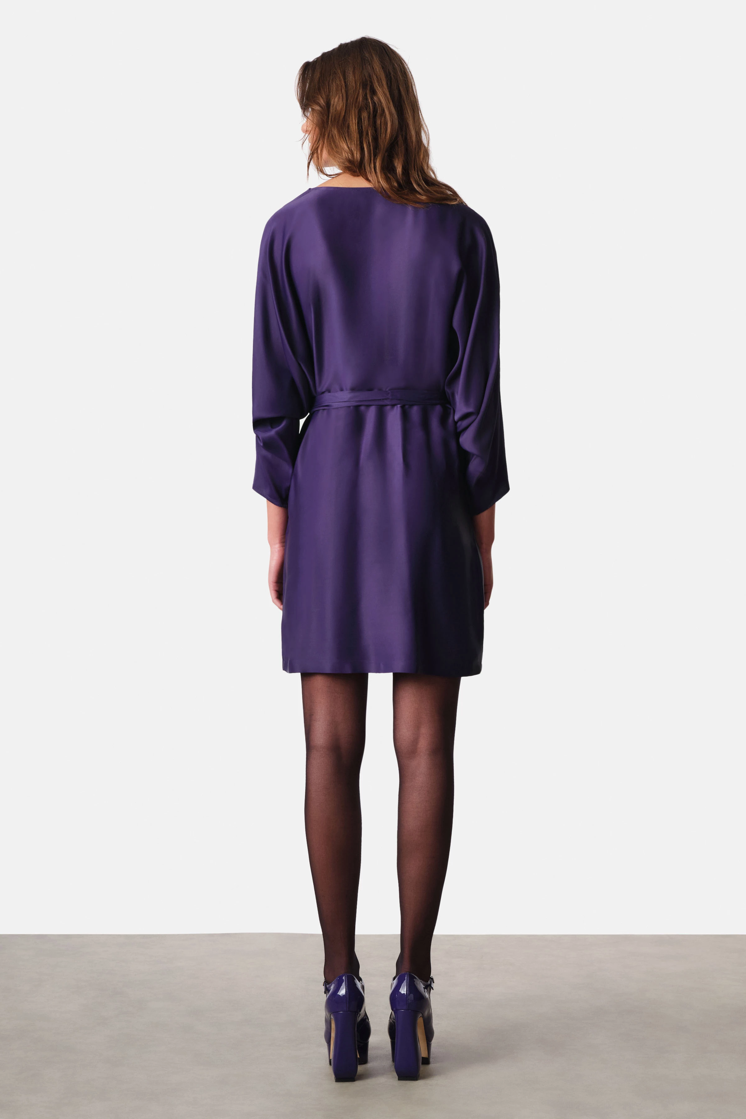 RURIKA - mini dress with batwing sleeves and tie belt in satin - women - purple - Rückansicht