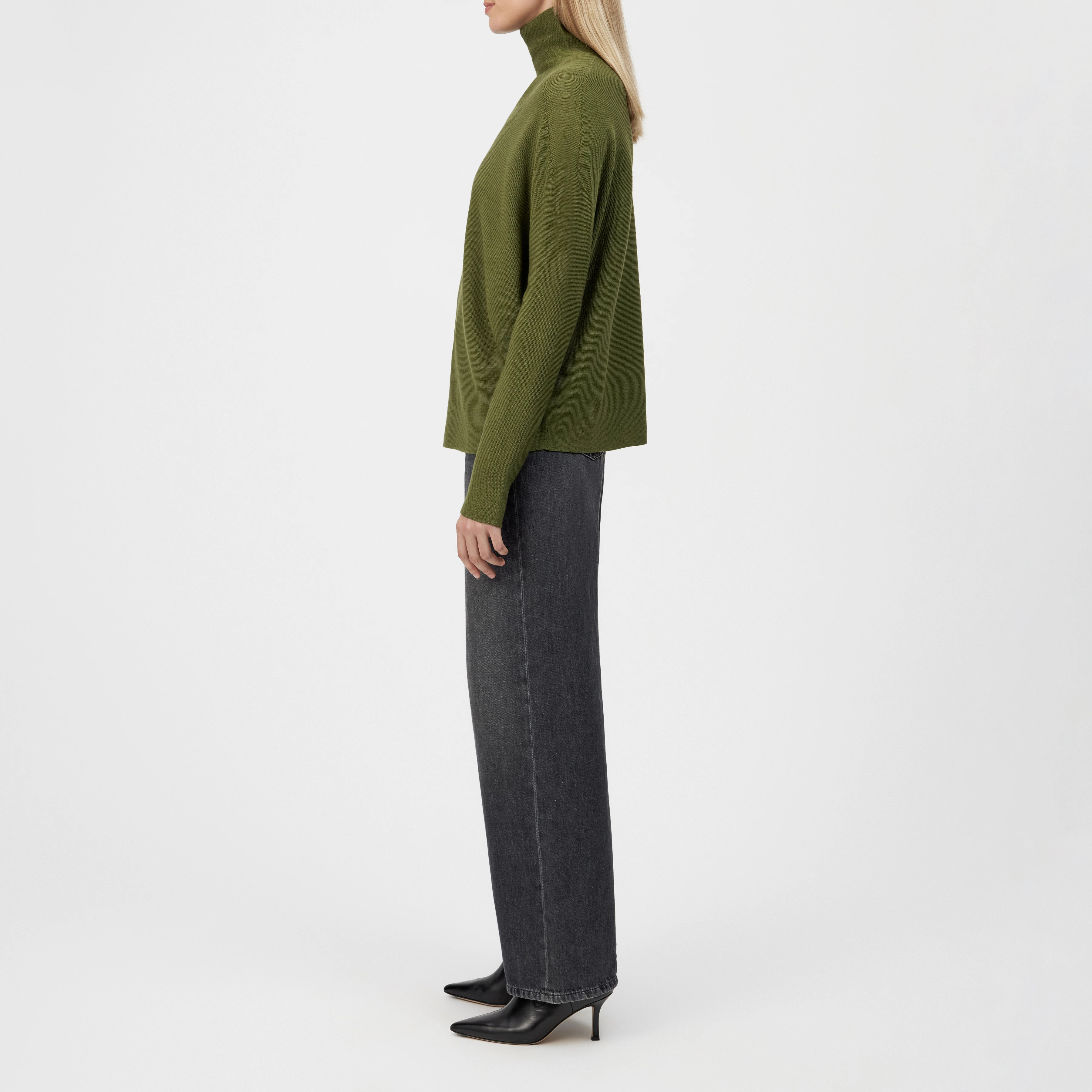 LIORA - Egg-Shape Rollkragenpullover in 100% Merinowolle - Damen - grün - Seitenansicht