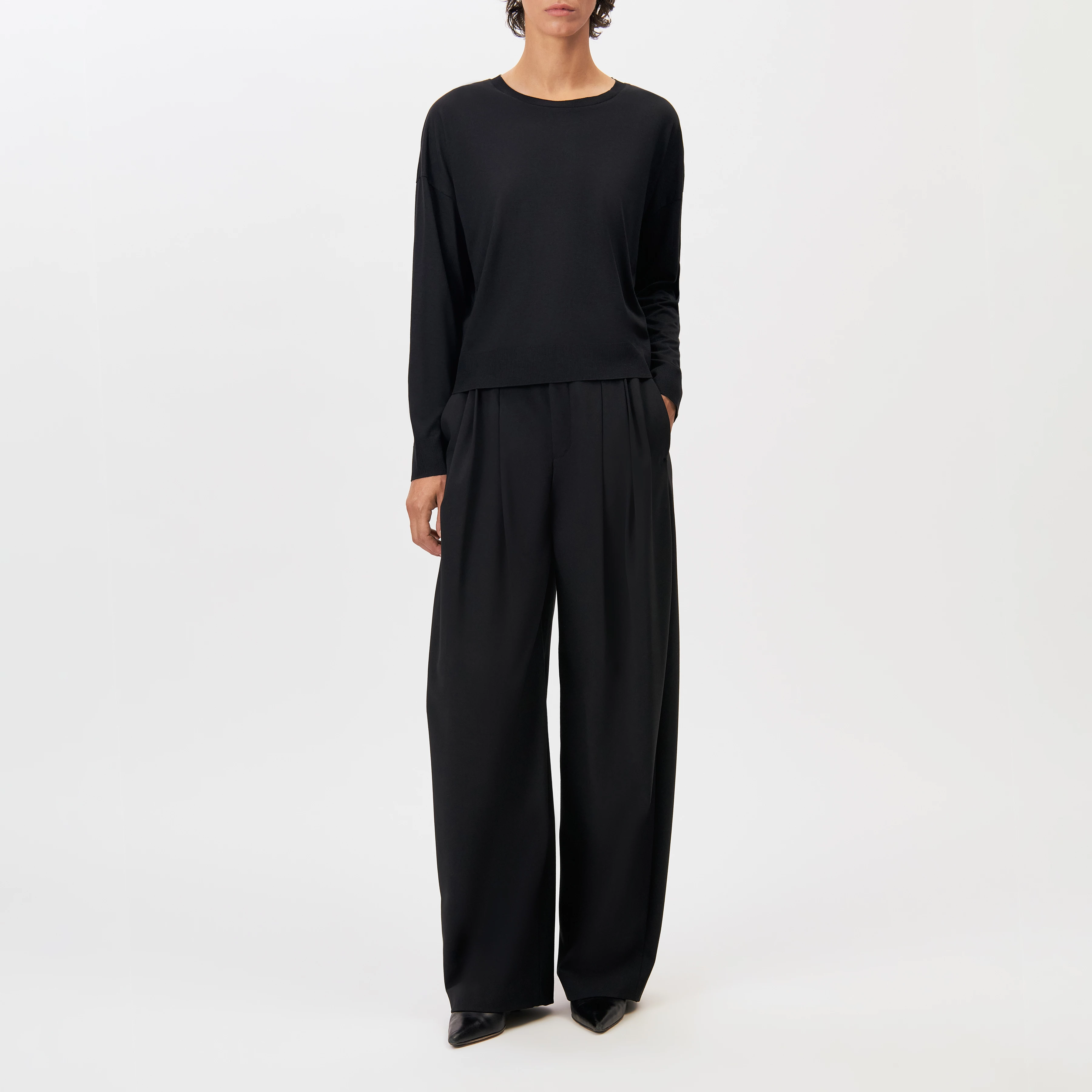 CESIDIE - Long-sleeve crew neck in jersey blend - women - black - Ganzkörper-Frontansicht