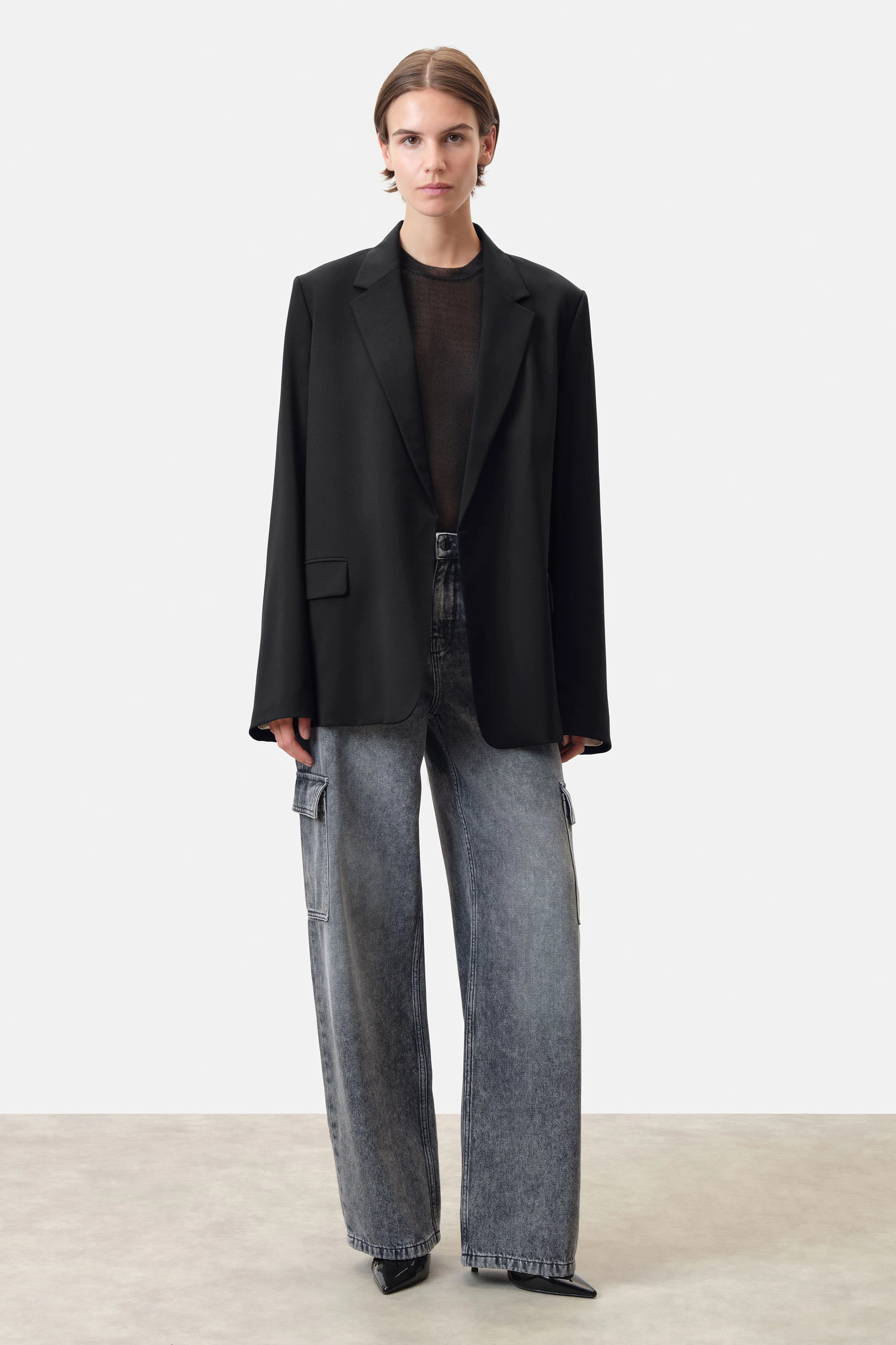 IDBURY - Verschlussloser Boyfriend-Blazer in Wollserge - Damen - schwarz - Ganzkörper-Frontansicht