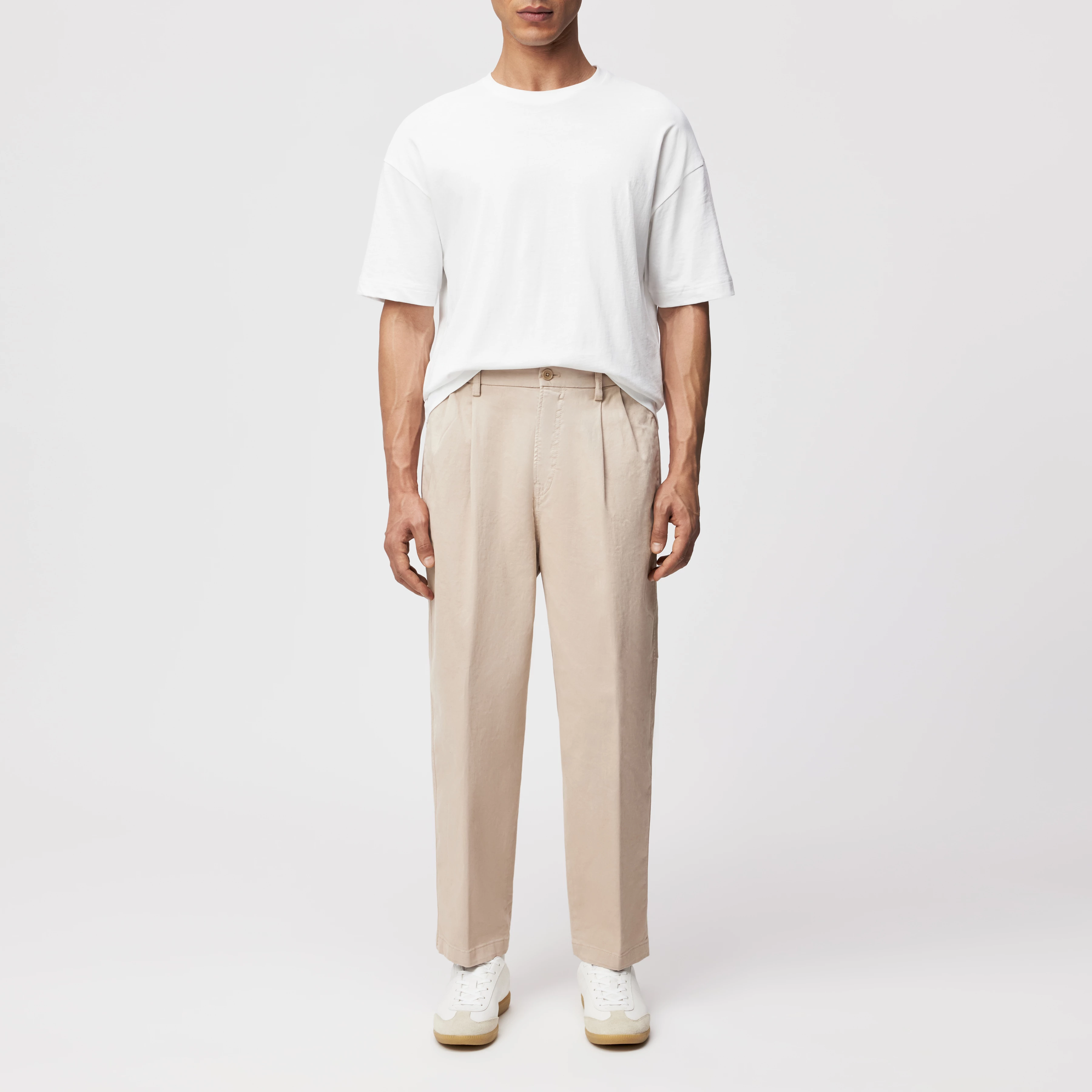 KARYKO - Chino in softer Baumwoll-Qualität - Herren - beige - Ganzkörper-Frontansicht