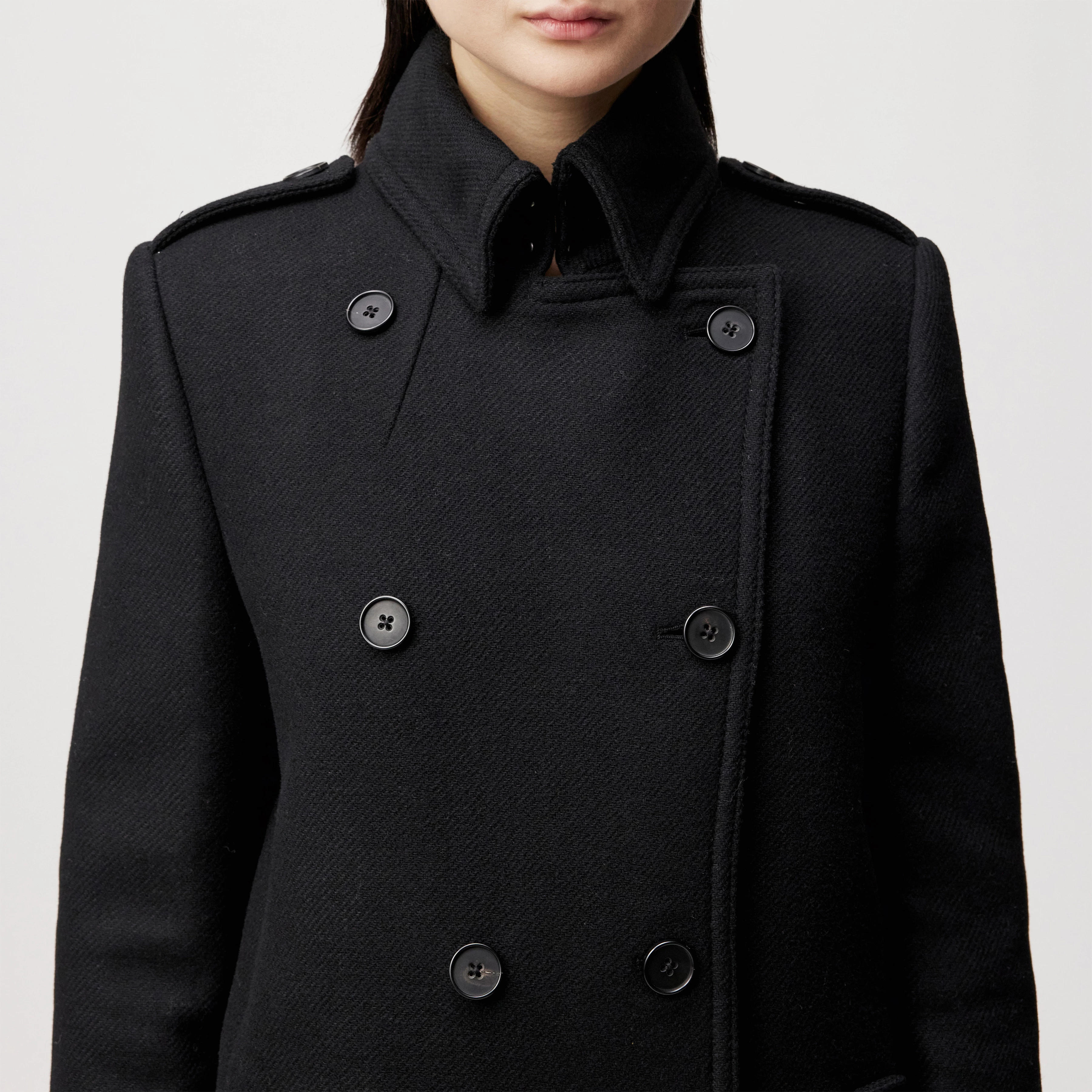 PIETHILL - Uniformmantel in winterlichem Woll-Mix - Damen - schwarz - Detailansicht am Model