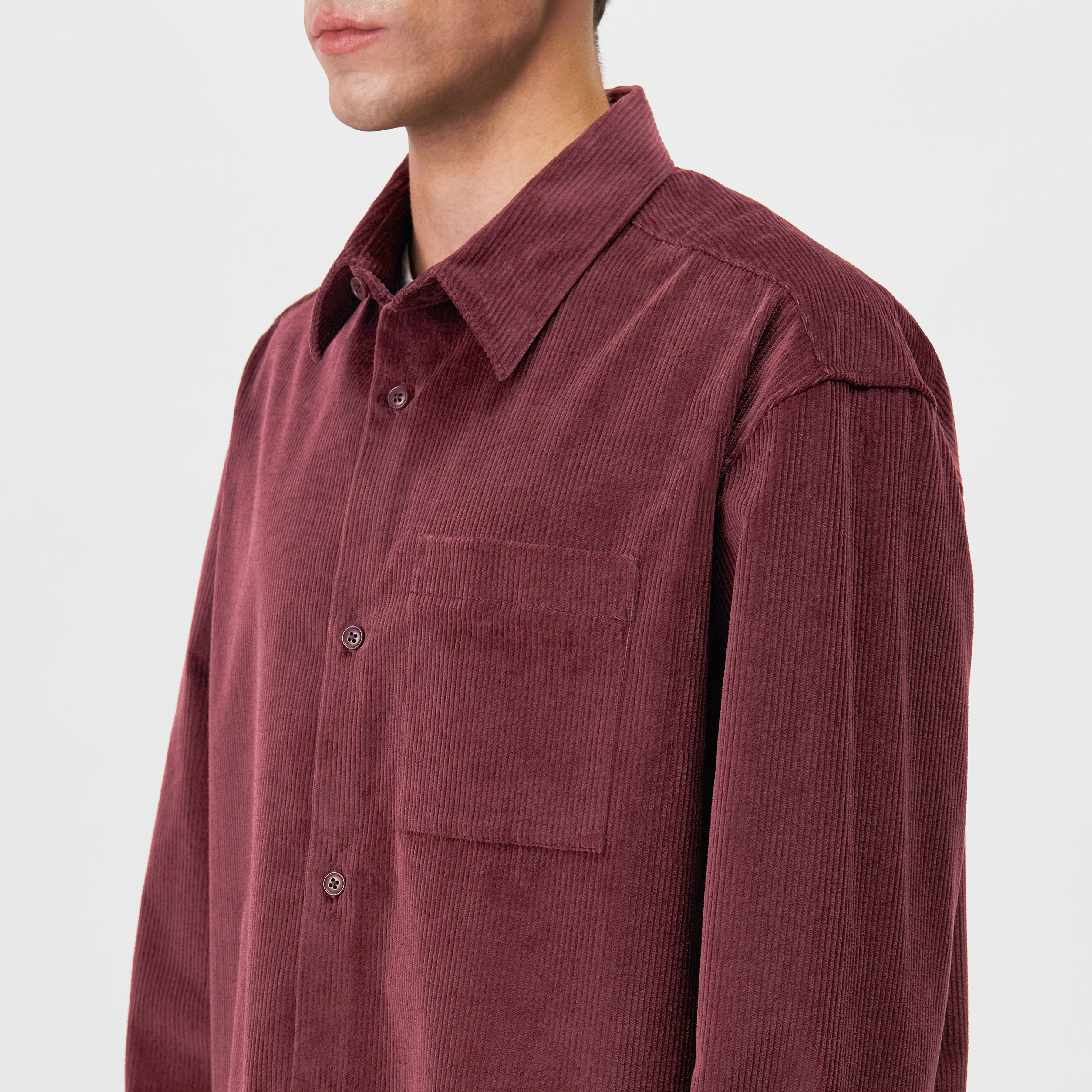 BAUNT - Regular Fit Hemd in Cord - Herren - rot - Detailansicht am Model