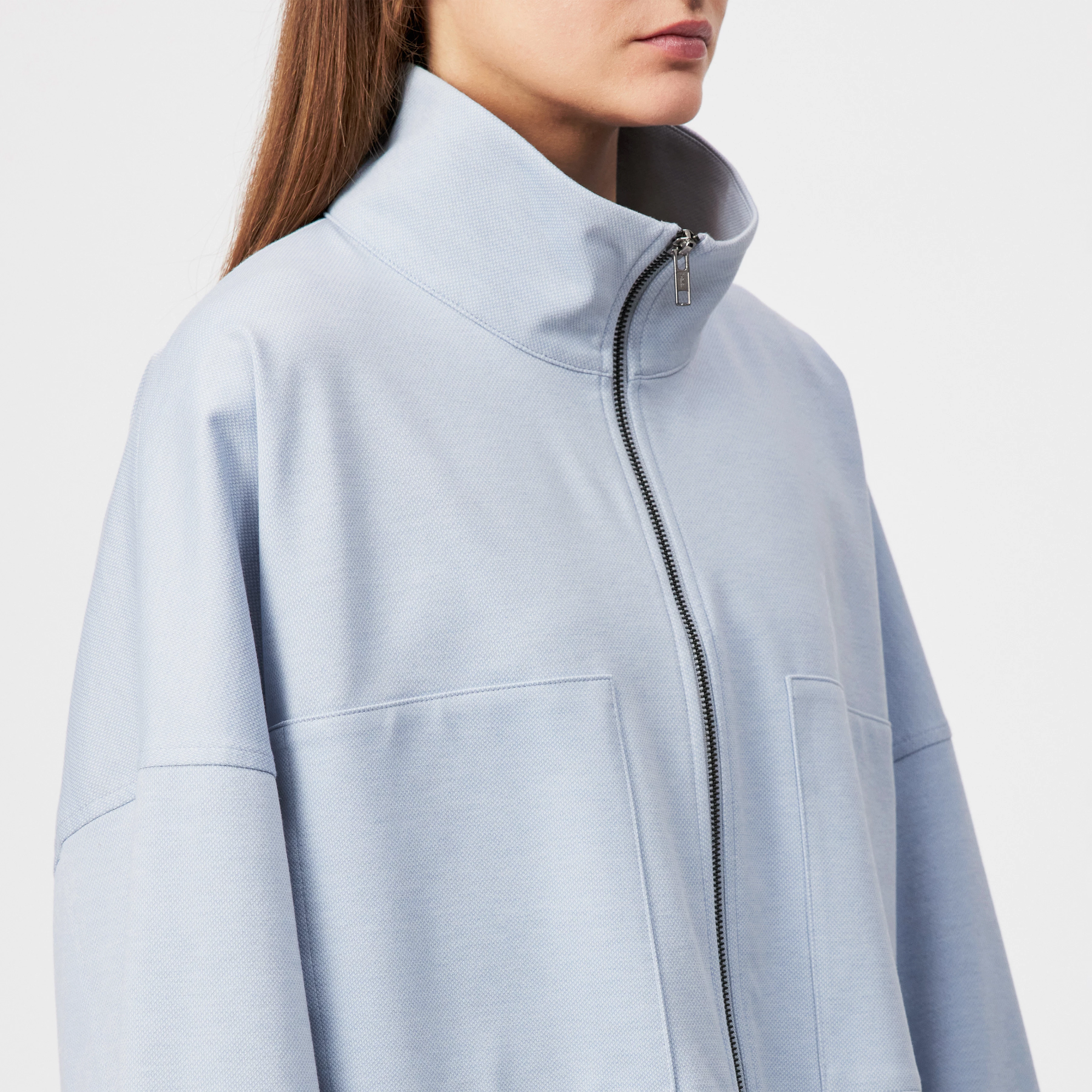 ELSTOW_1 - Oversized patterned jersey jacket - women - blue - Detailansicht am Model