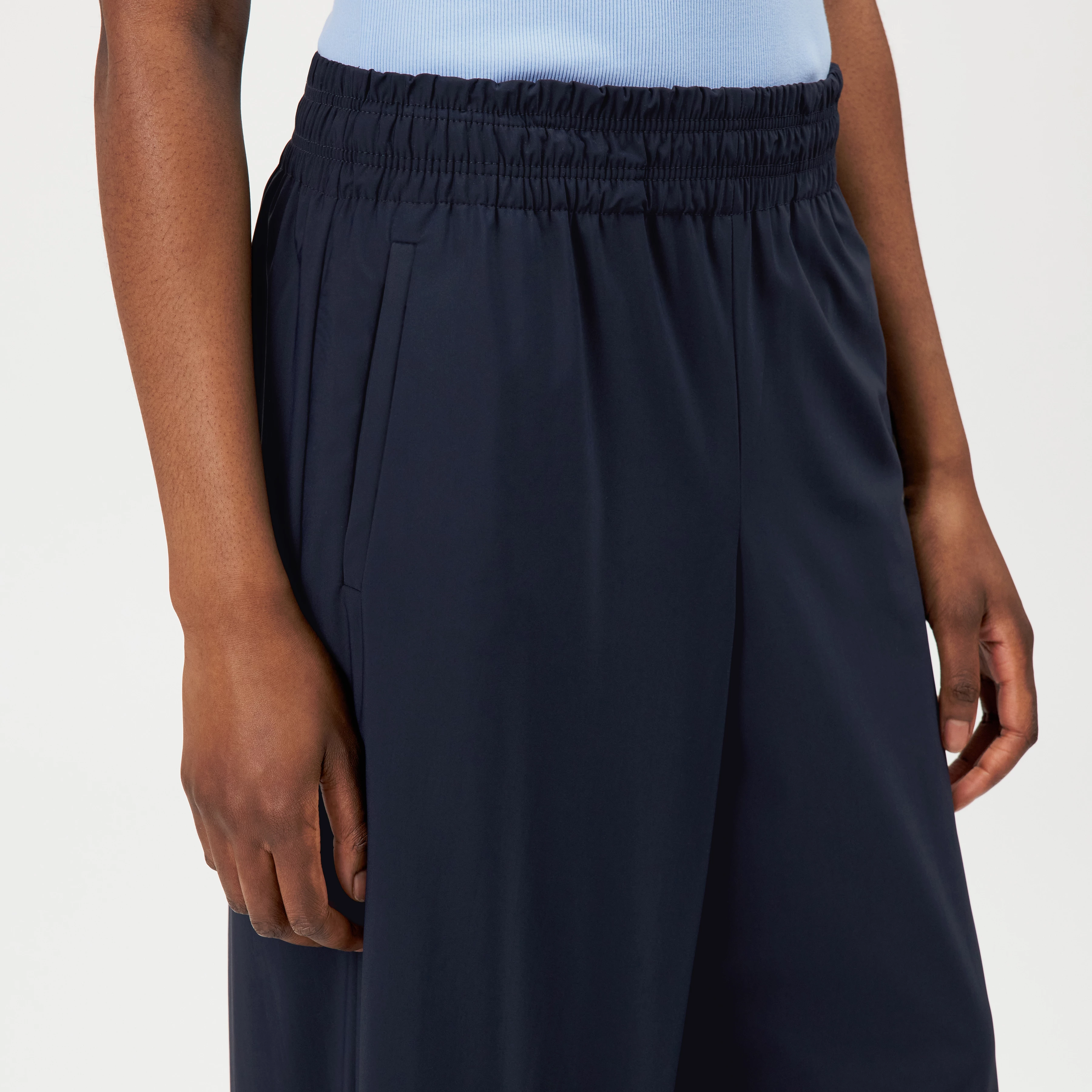 CEILING - Wide trousers in jersey - women - blue - Detailansicht am Model