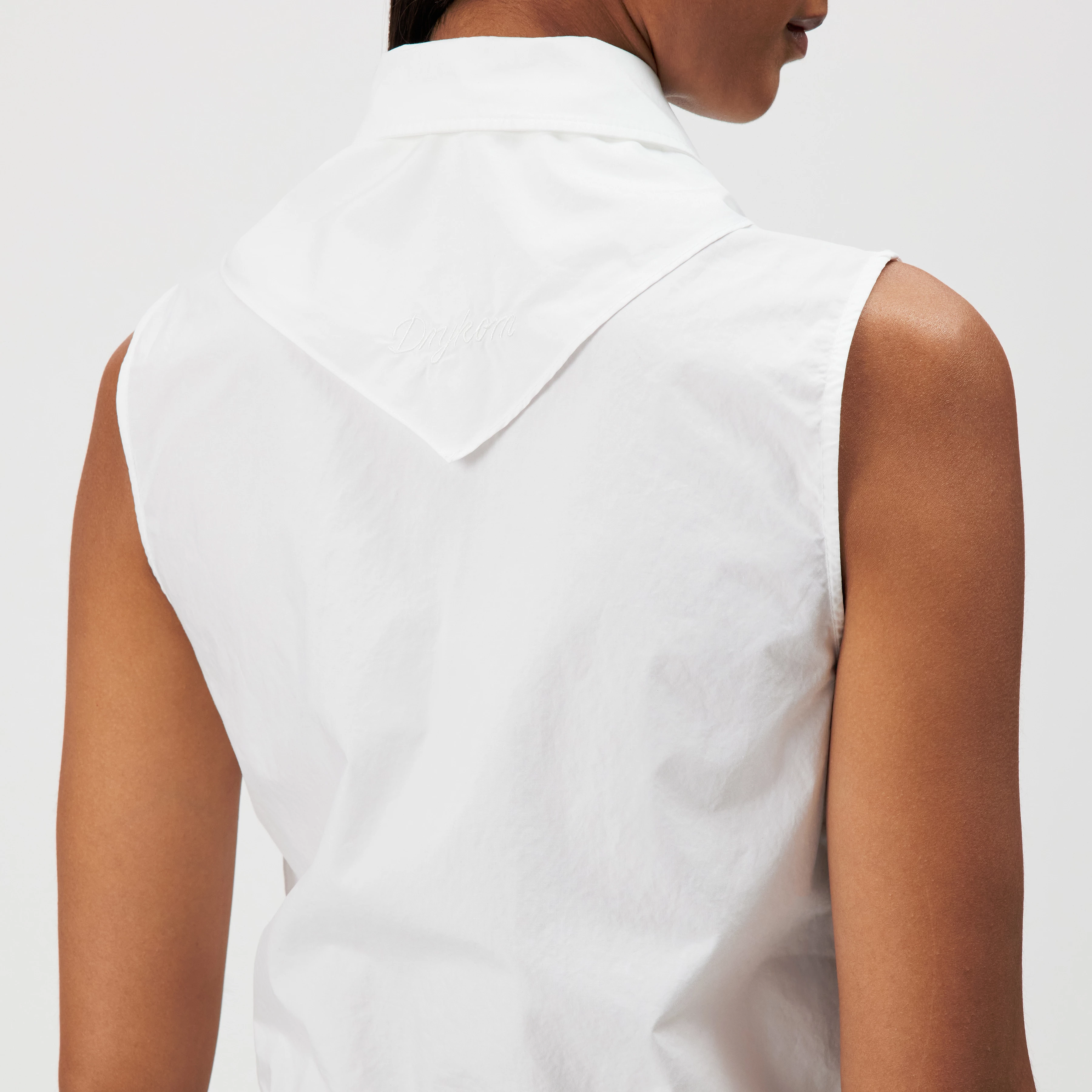 TIRIEL - Blouse sans manches coupe classique en coton pur - women - blanc - Detailansicht am Model