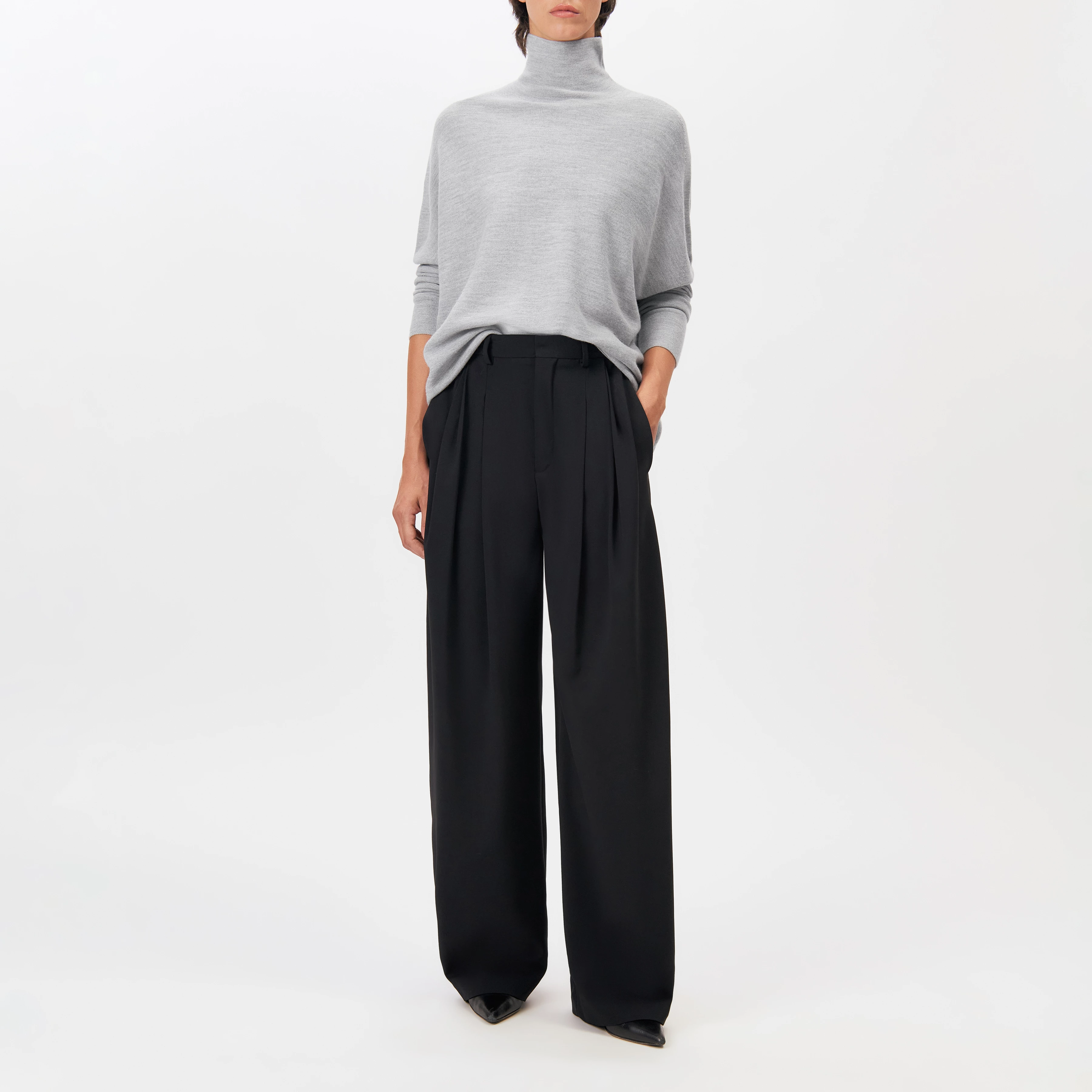 LIORA - Egg-shape turtleneck jumper in 100% merino wool - women - grey - Ganzkörper-Frontansicht