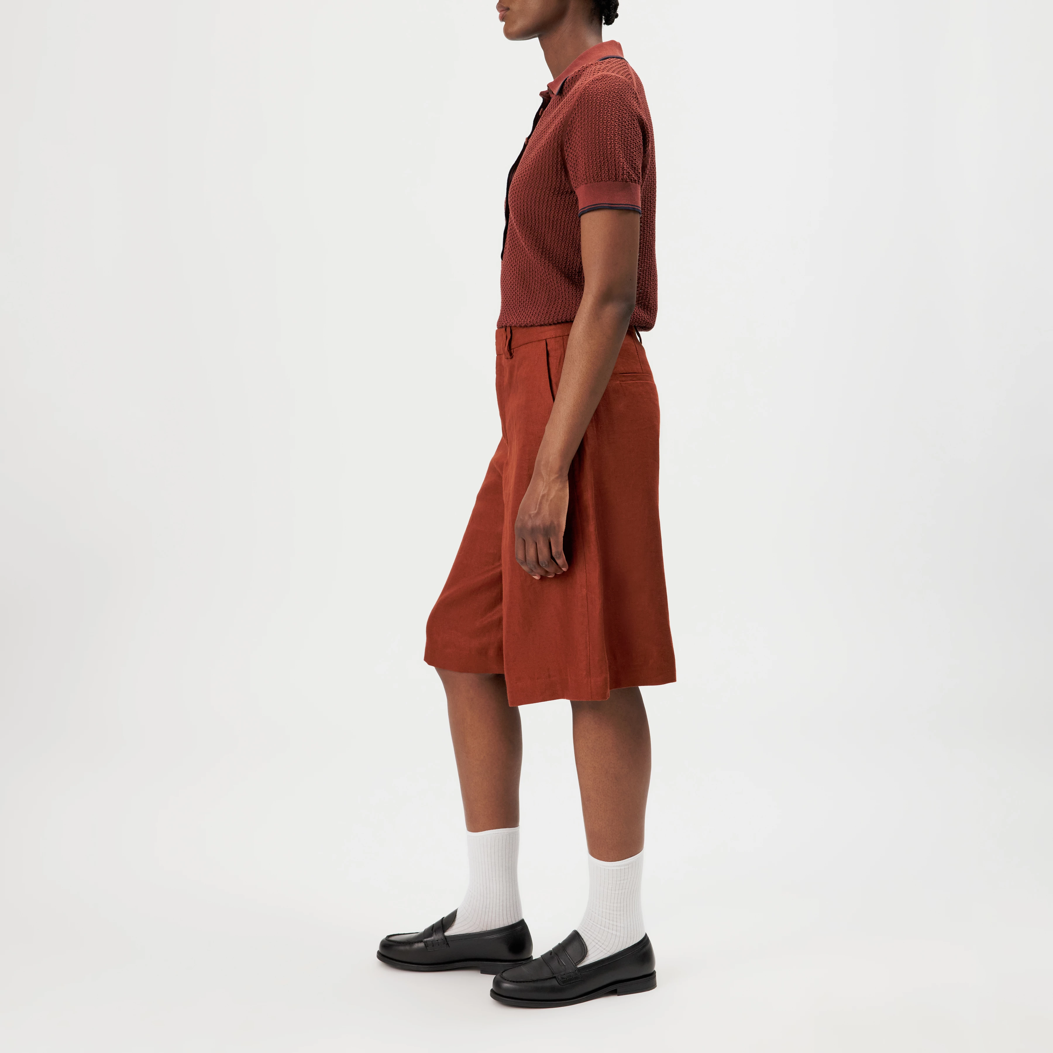 GOVERN - Bermuda coupe décontractée en twill mat - women - rouge - Seitenansicht