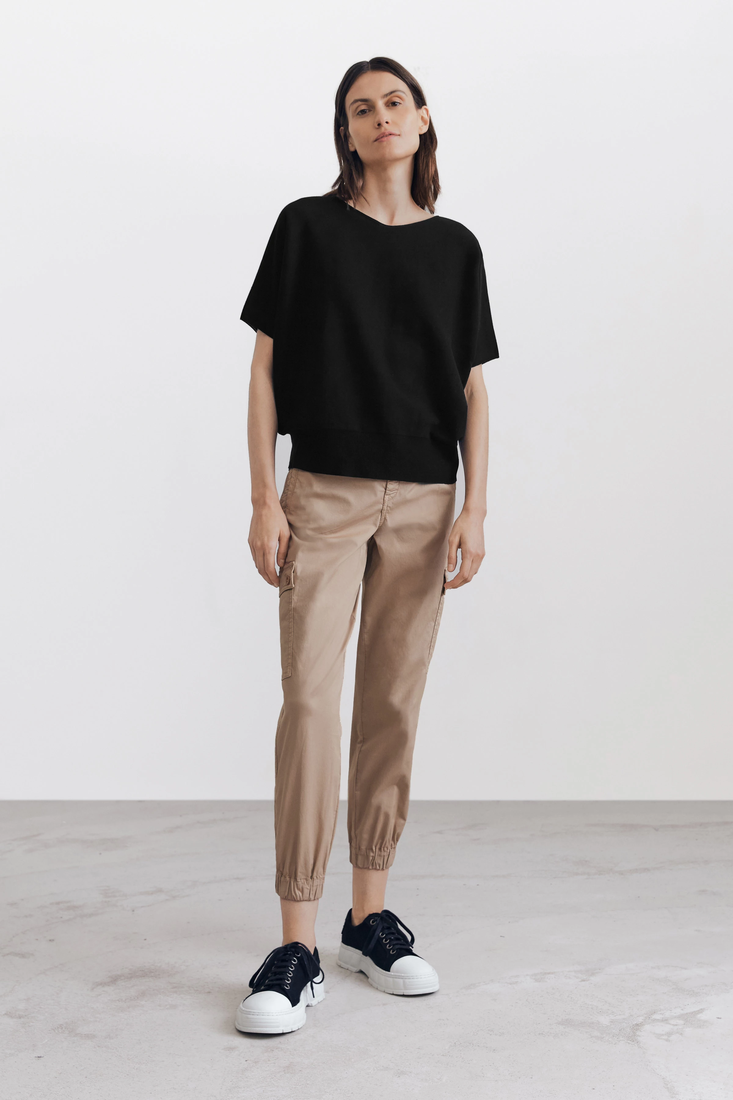 SOMELI - gebreid katoenen t-shirt - dames - zwart - Ganzkörper-Frontansicht