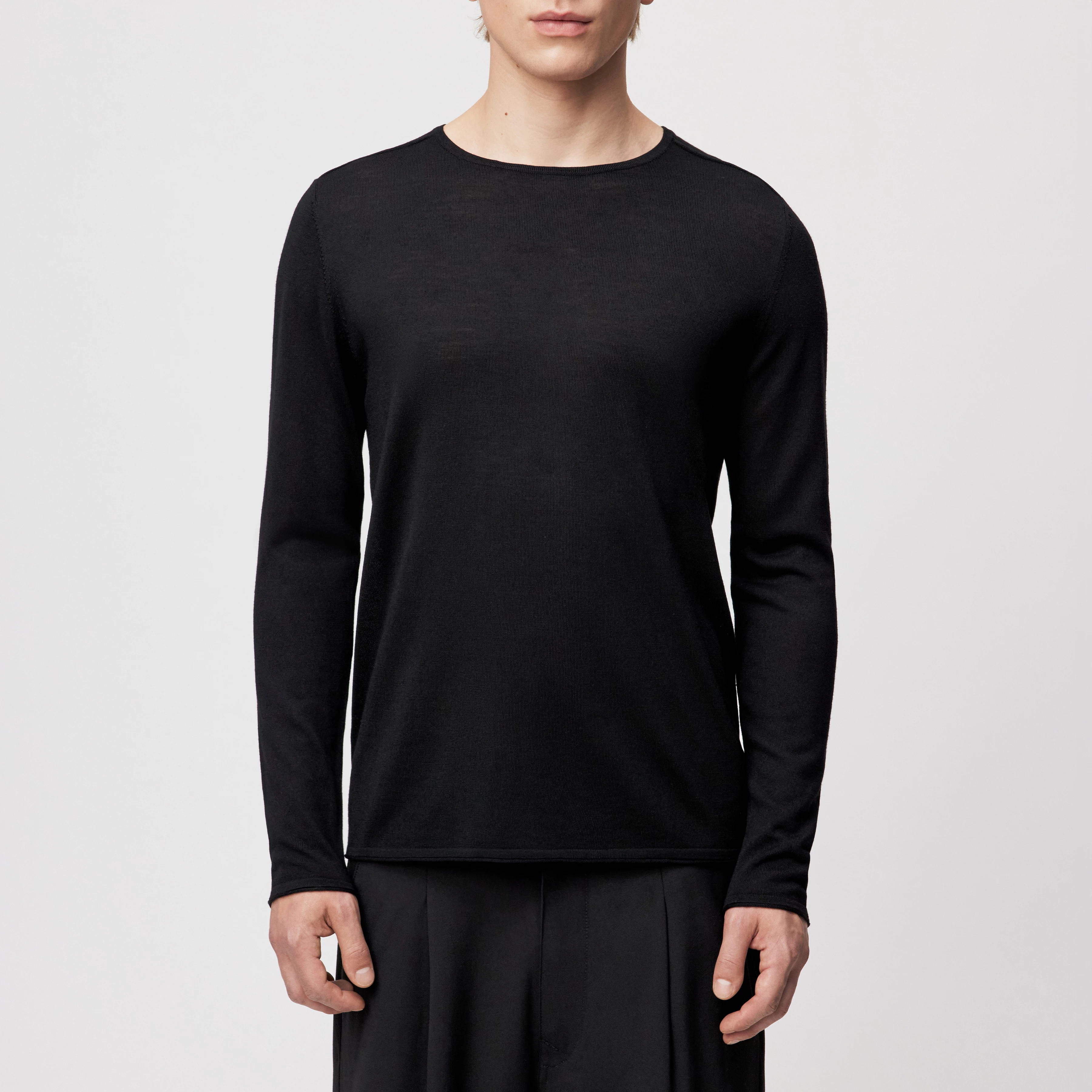 RIKONO - Strickpullover in feiner Merinowolle - Herren - schwarz - Frontansicht