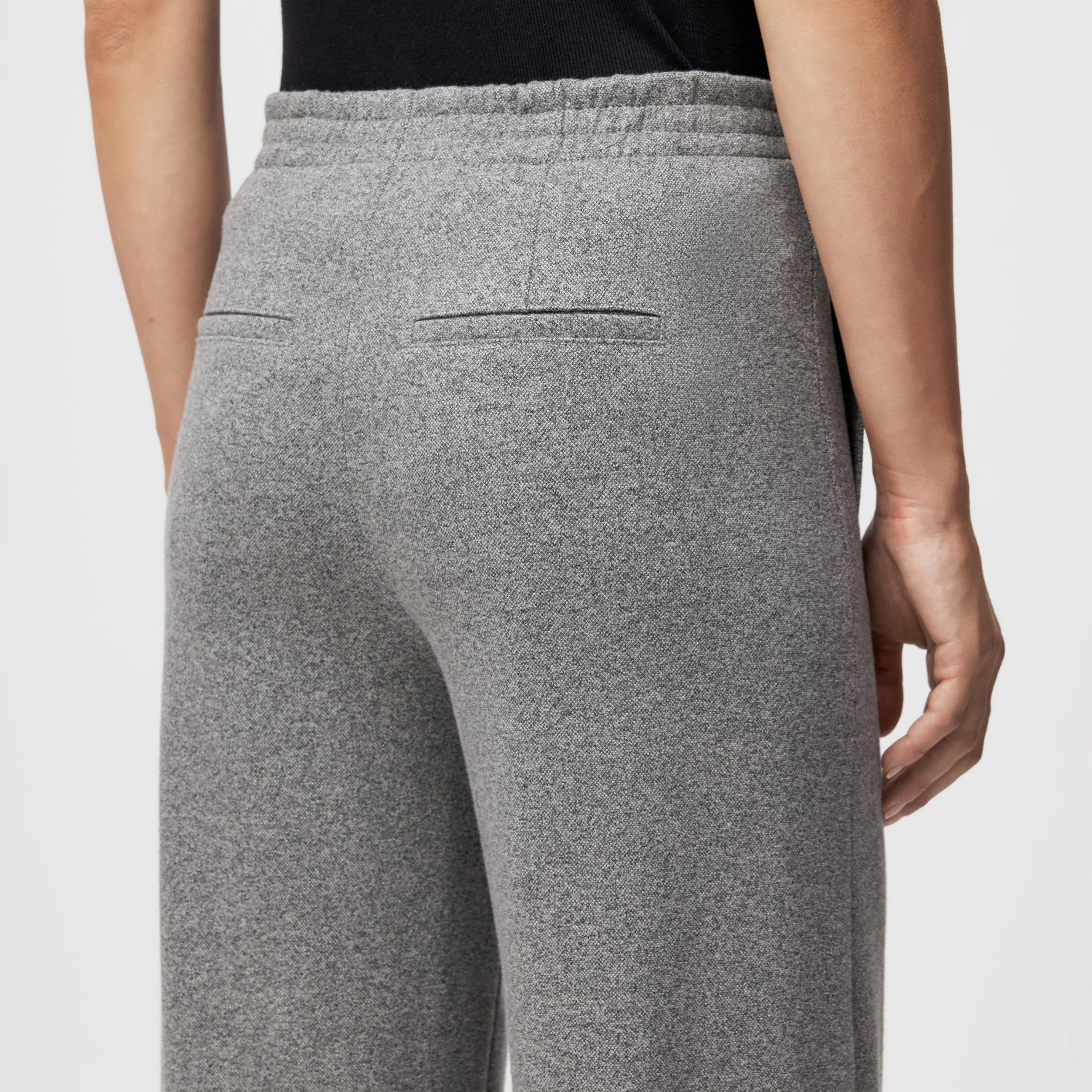 FAE_0 - Trousers with barrel leg in viscose blend - women - grey - Detailansicht am Model