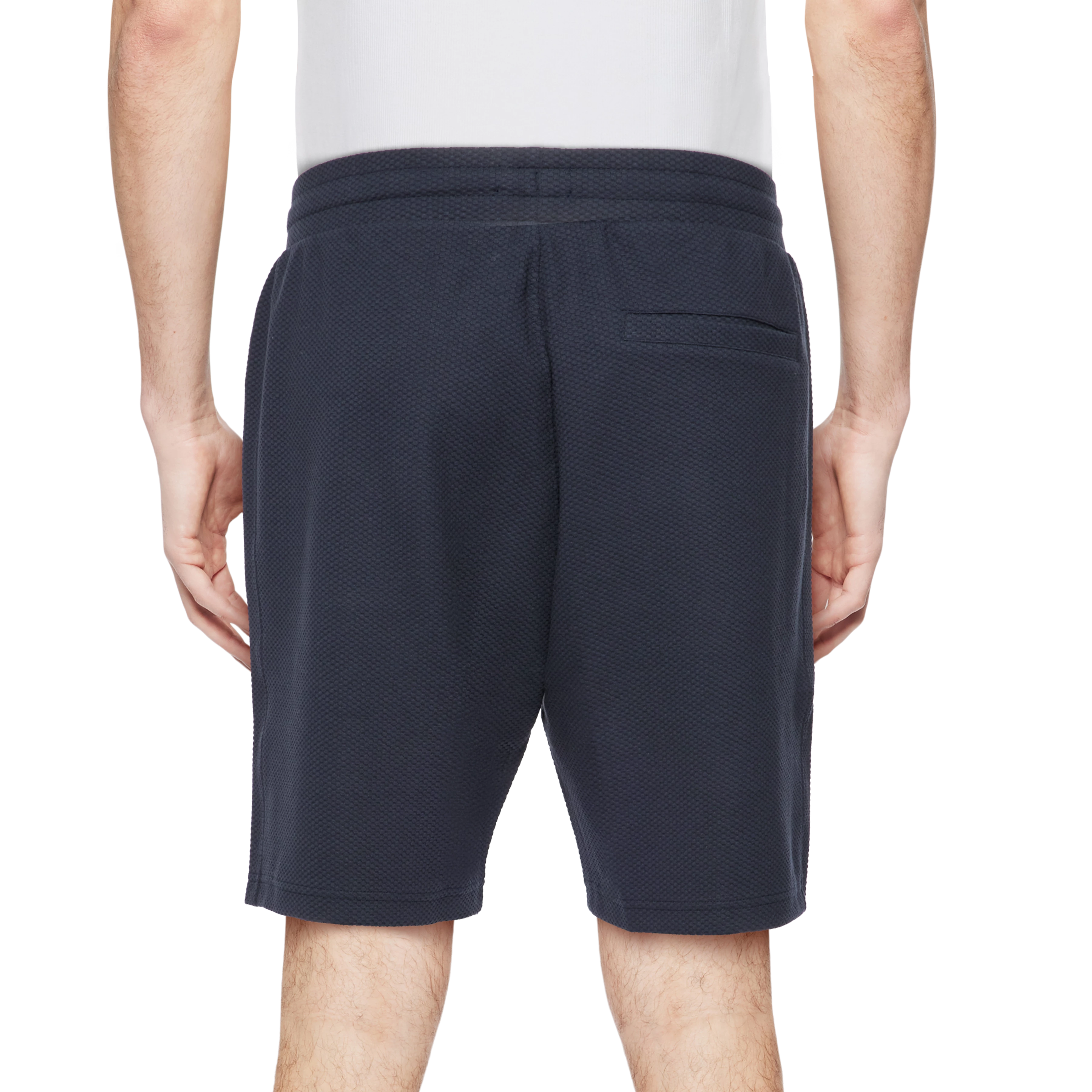 BRIKKO - Casual shorts in blended cotton - men - blue - Detailansicht am Model