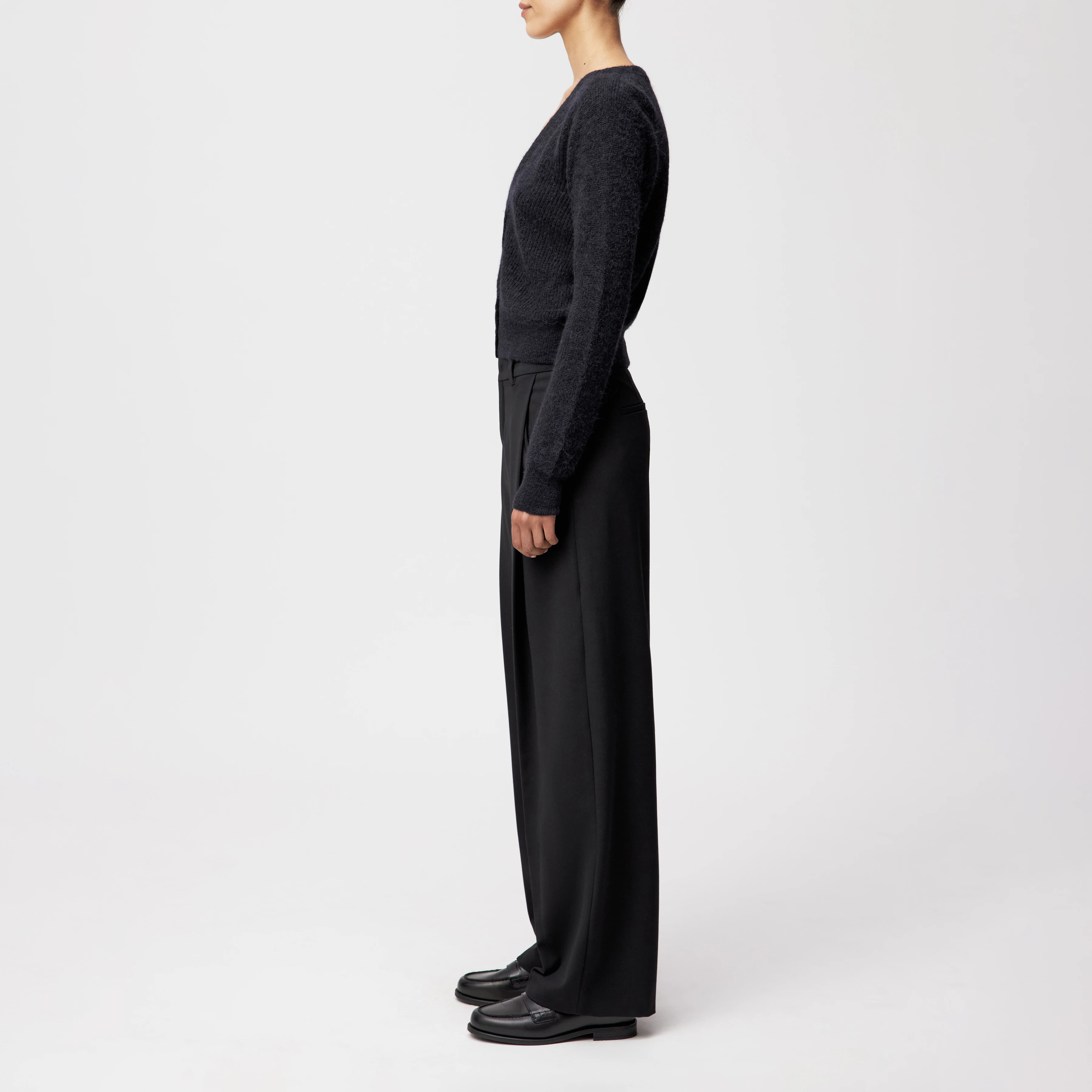 GERTIJA - Strickjacke in luxuriösem Suri Alpaka-Mix - Damen - schwarz - Seitenansicht