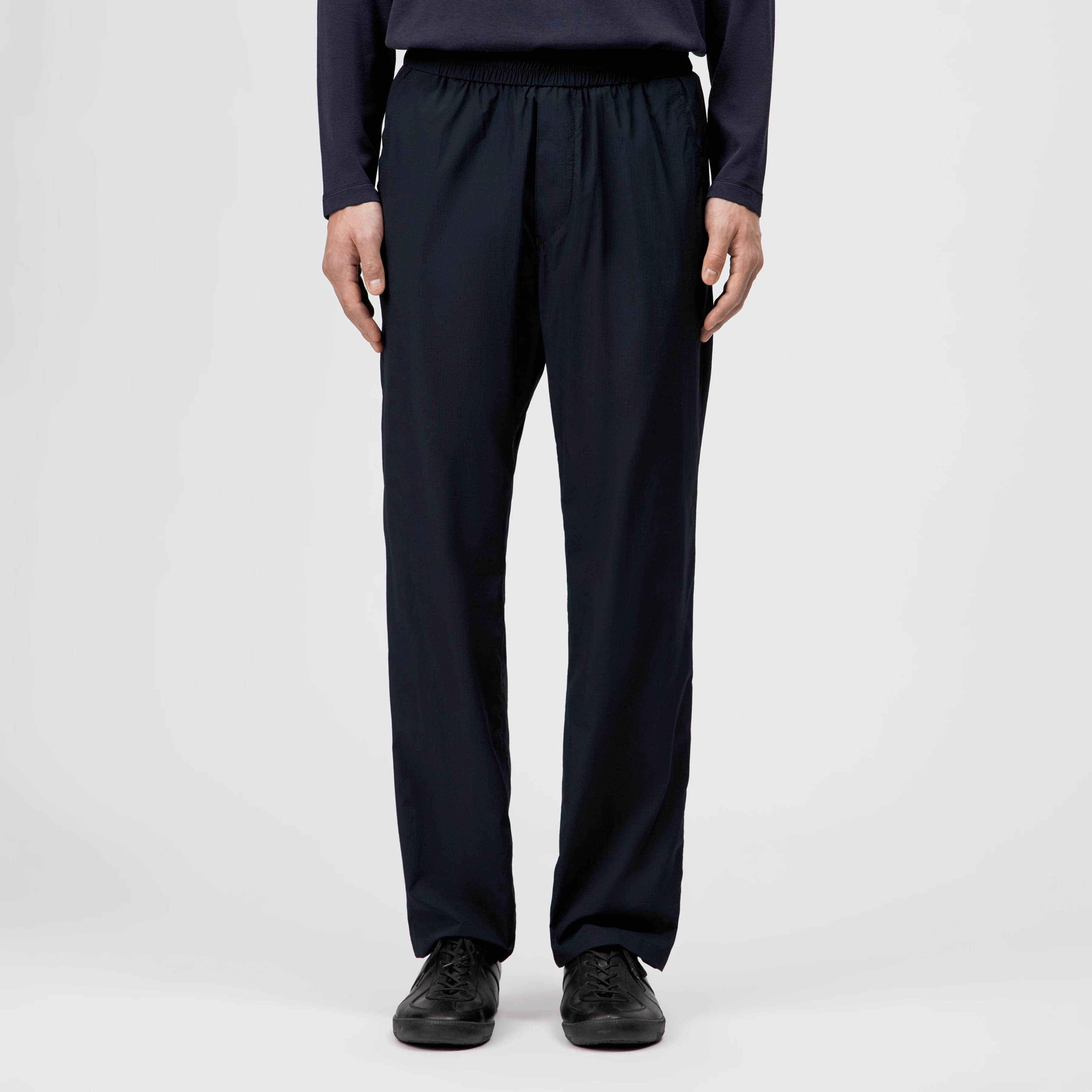 ACADO - Techno Fabric Jogging Pants - men - blue - Frontansicht