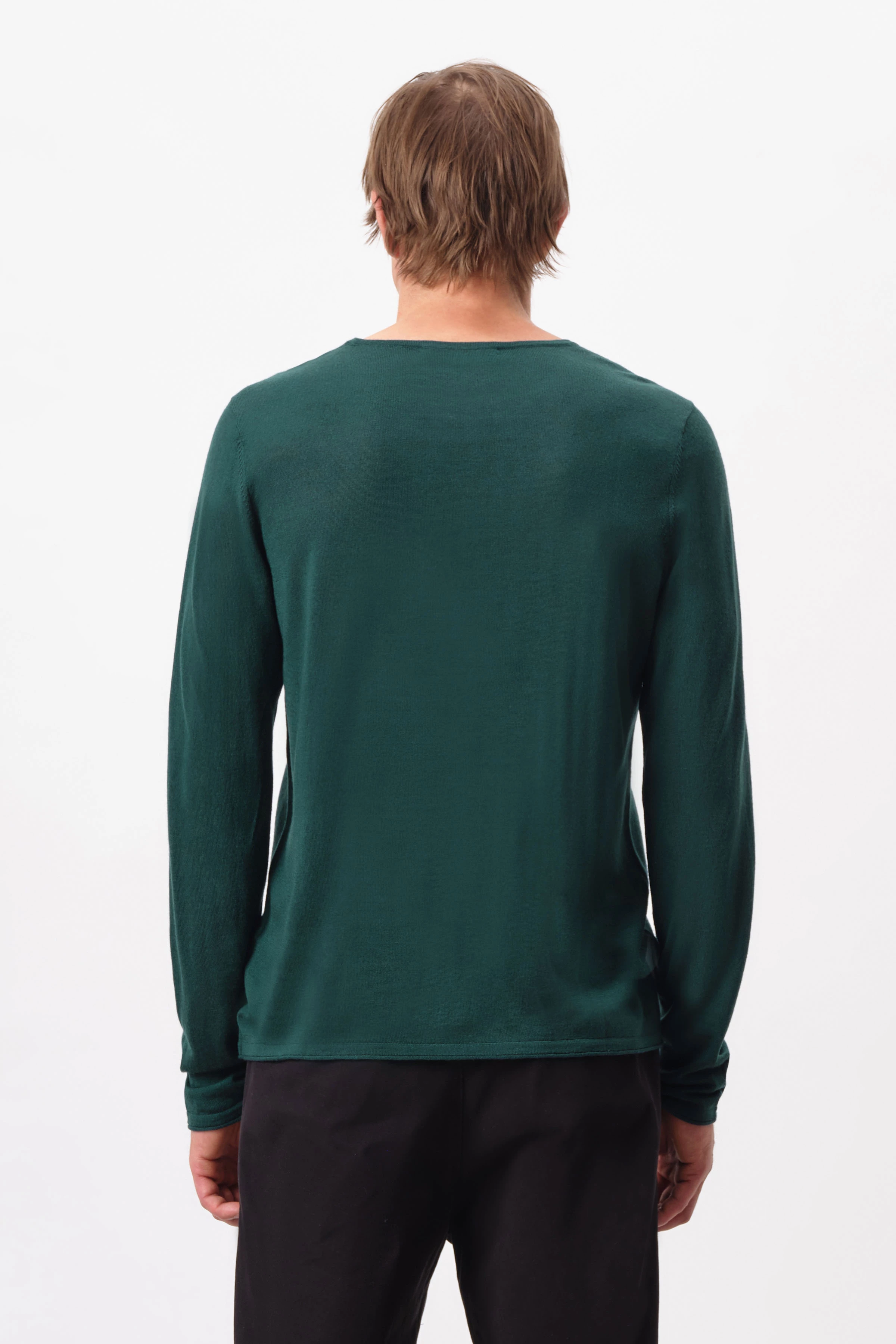 RIKONO - knitted pullover in fine merino wool - men - green - Rückansicht