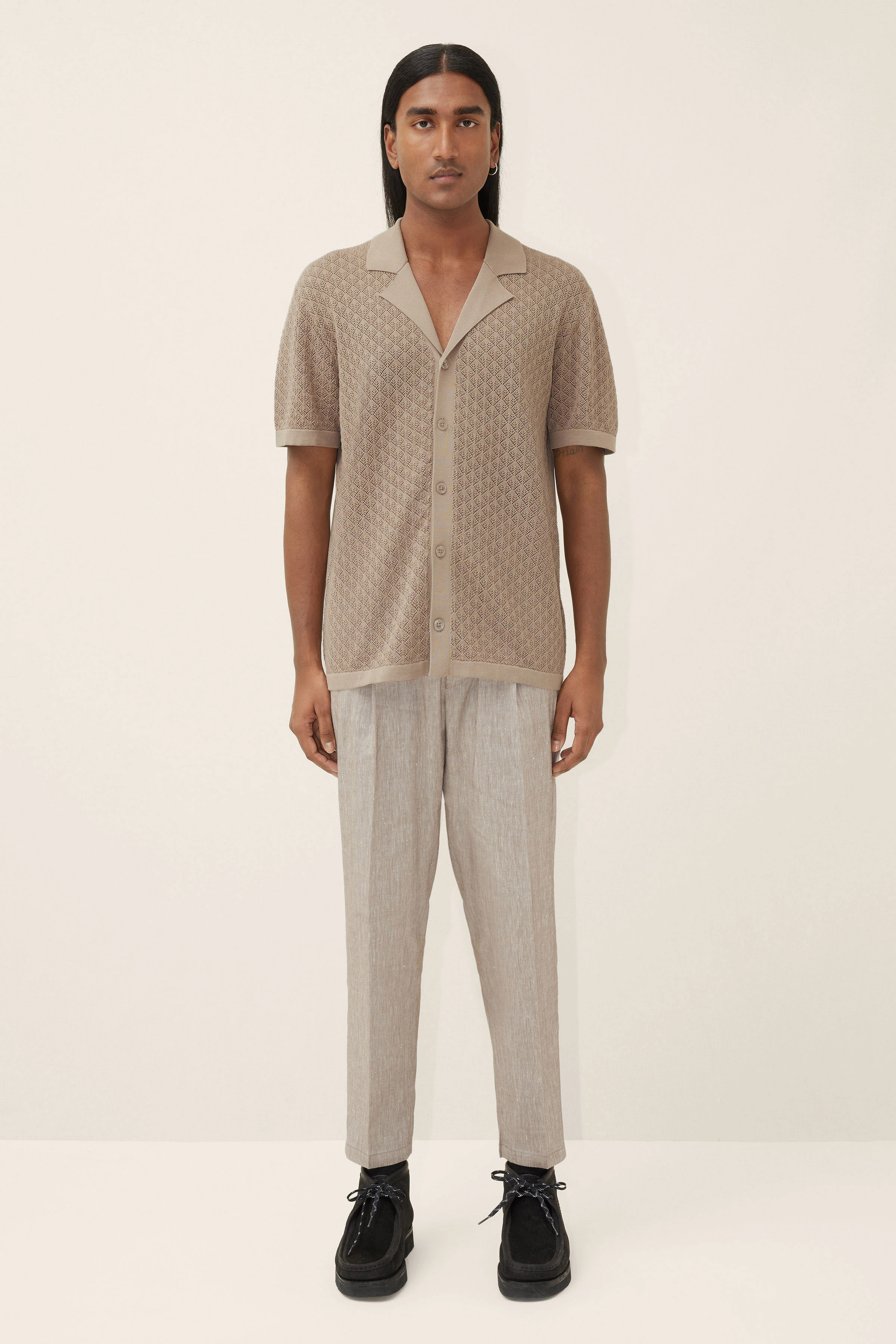 RAY - Knitted shirt with Cuban collar - men - brown - Ganzkörper-Frontansicht