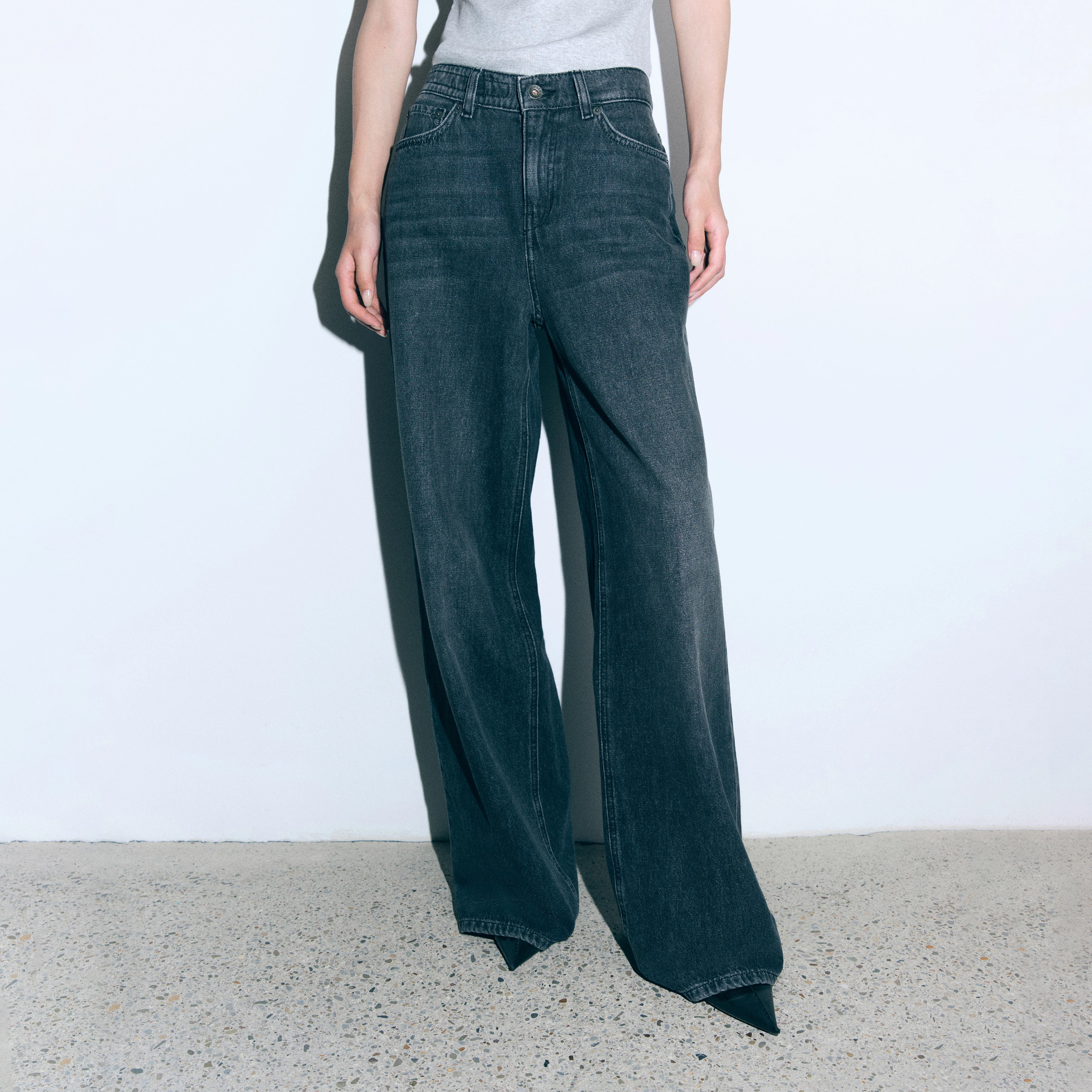 FLUNG - Mid-Waist Jeans in Grey Denim - Damen - schwarz