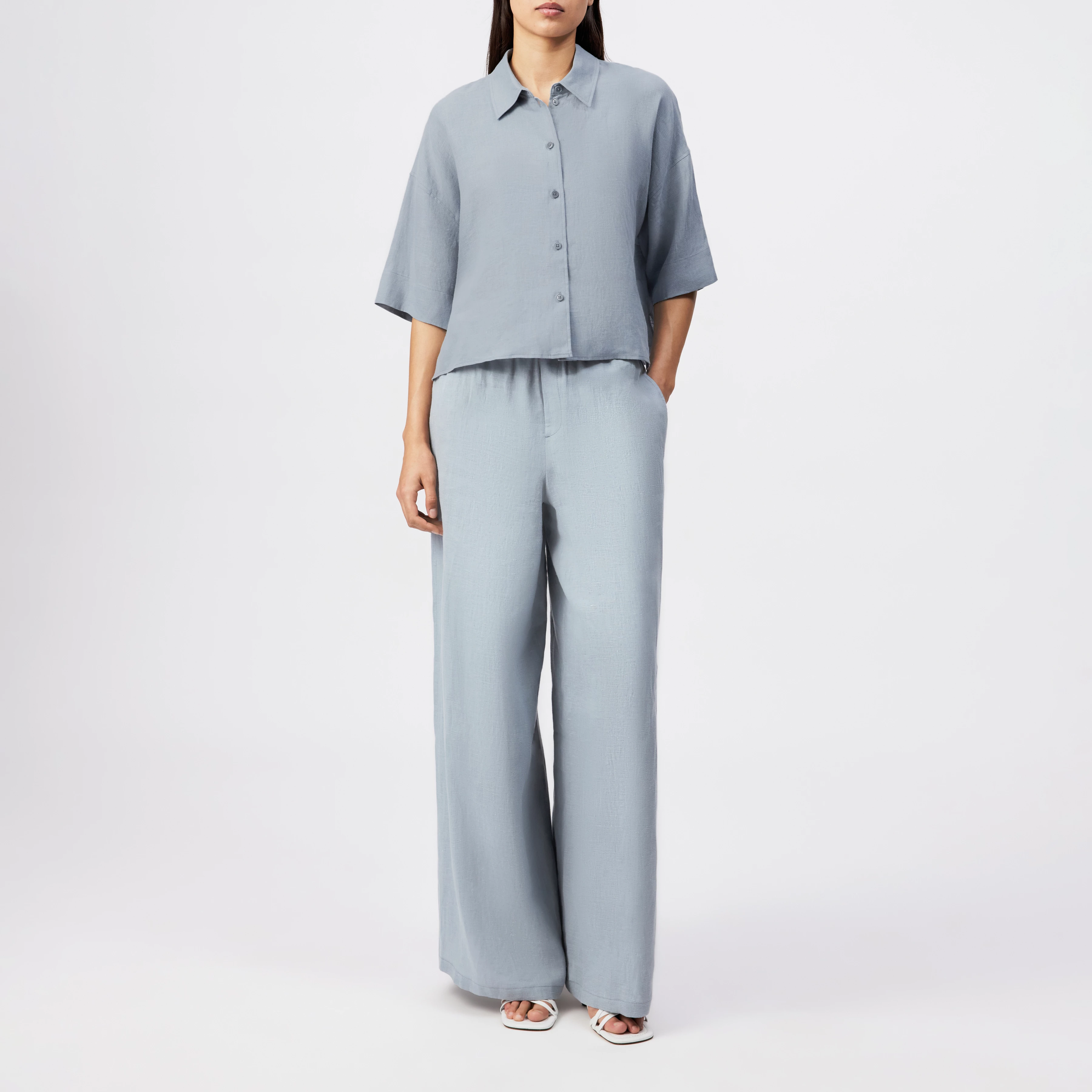 DWINDLE - Linen paperbag trousers - women - blue - Ganzkörper-Frontansicht