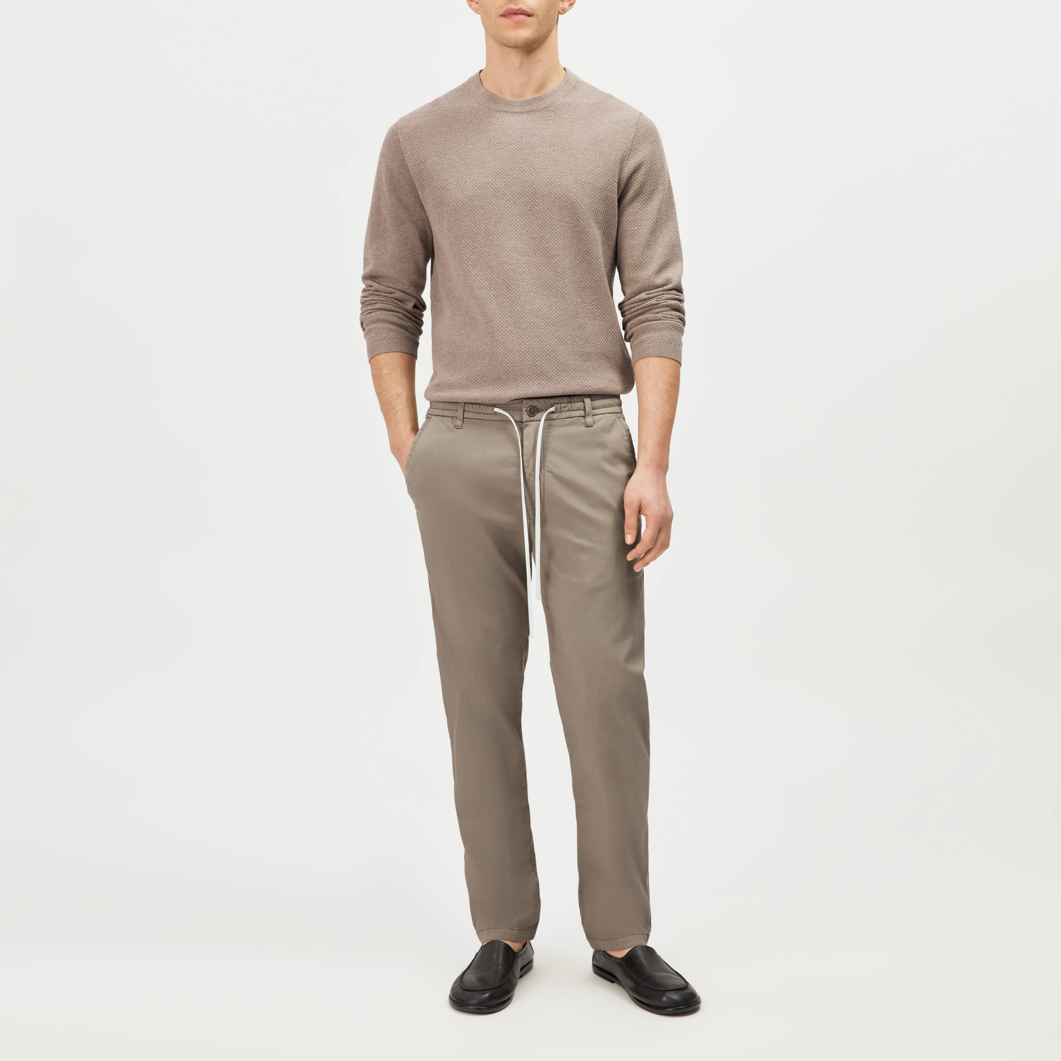 DEGER - Joggers with drawstring waist in satin - men - brown - Ganzkörper-Frontansicht