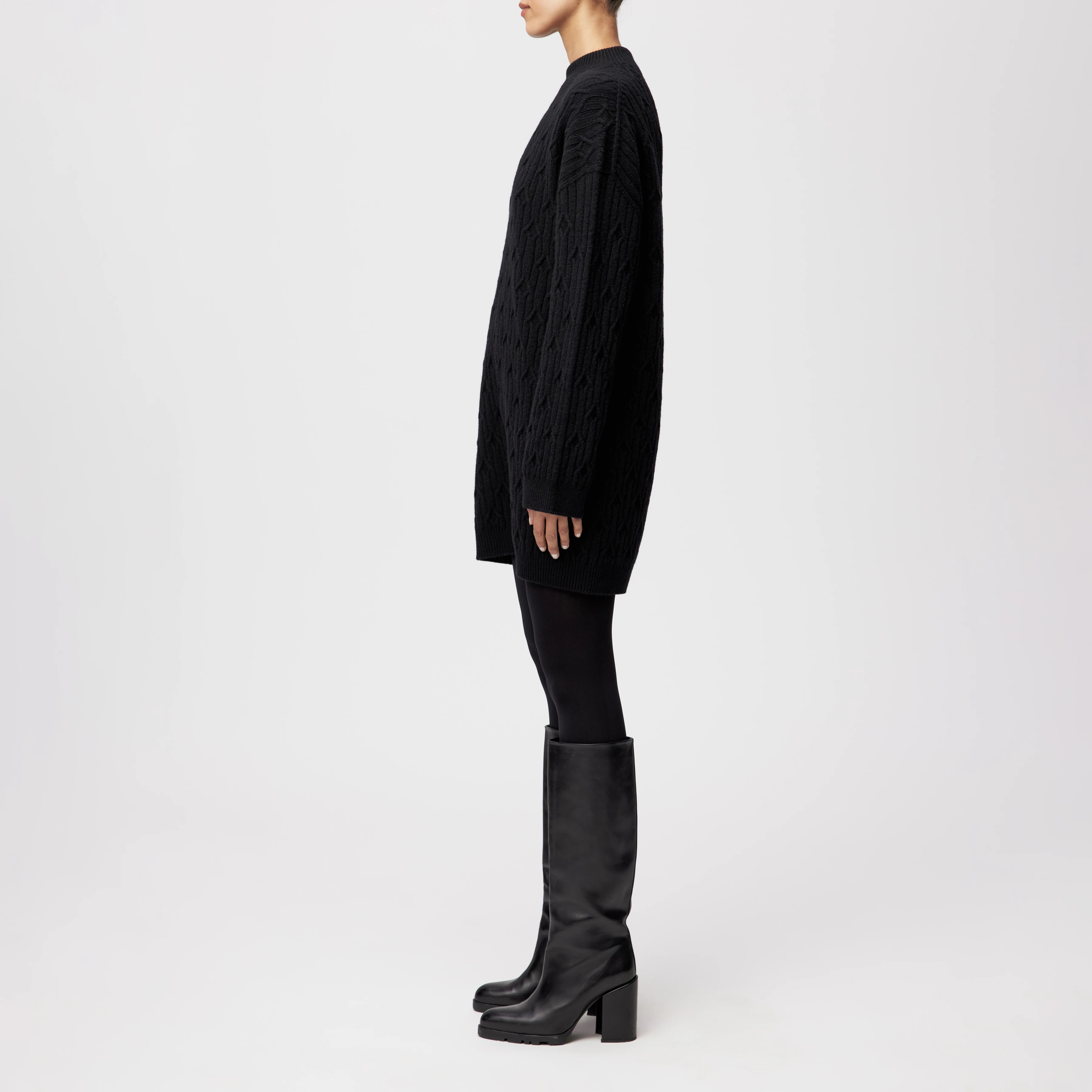 ELSTERI - Strickkleid in Minilänge in Schurwolle - Damen - schwarz - Seitenansicht